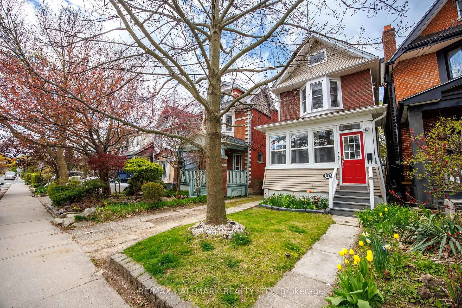 Front of 158 Woodfield Road