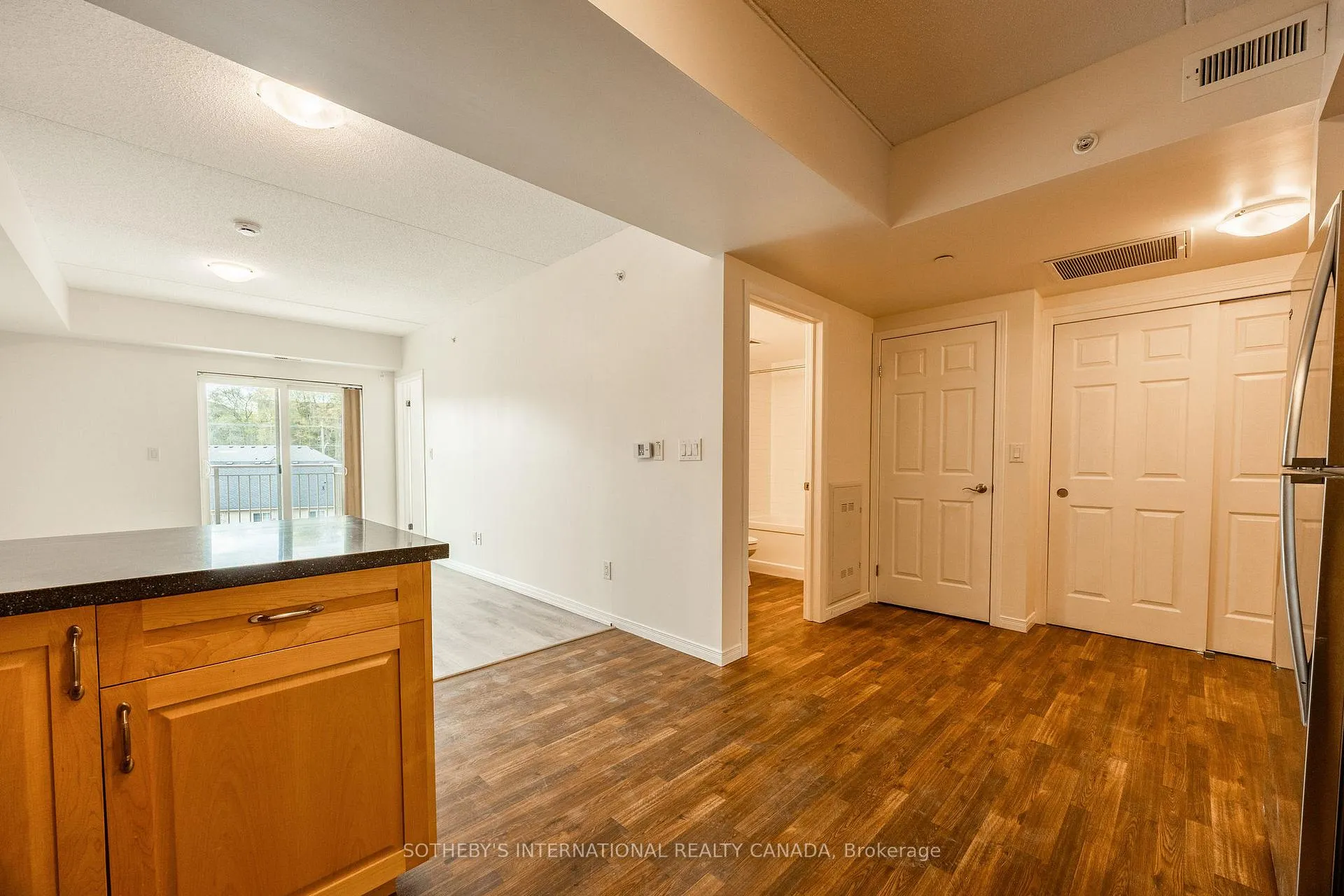 Photo 11 of Unit 502, 155 Water Street S, Cambridge — HOMEH