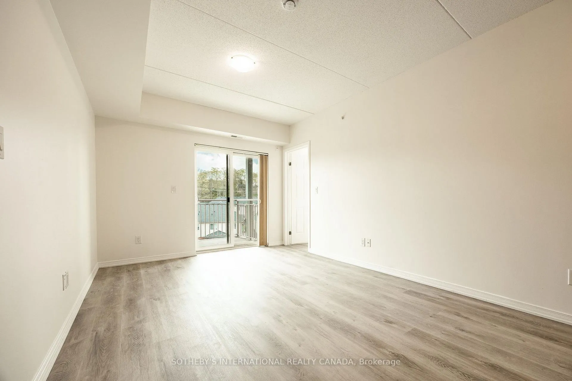 Photo 14 of Unit 502, 155 Water Street S, Cambridge — HOMEH