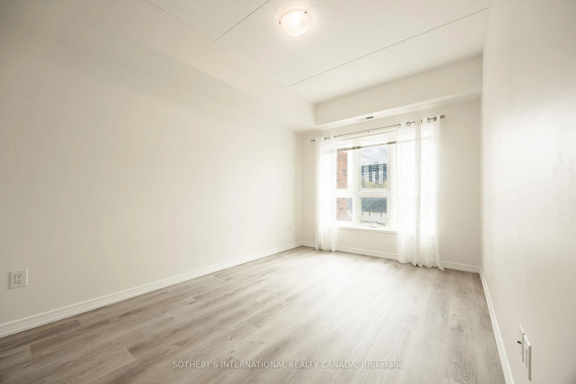 Photo 15 of Unit 502, 155 Water Street S, Cambridge — HOMEH