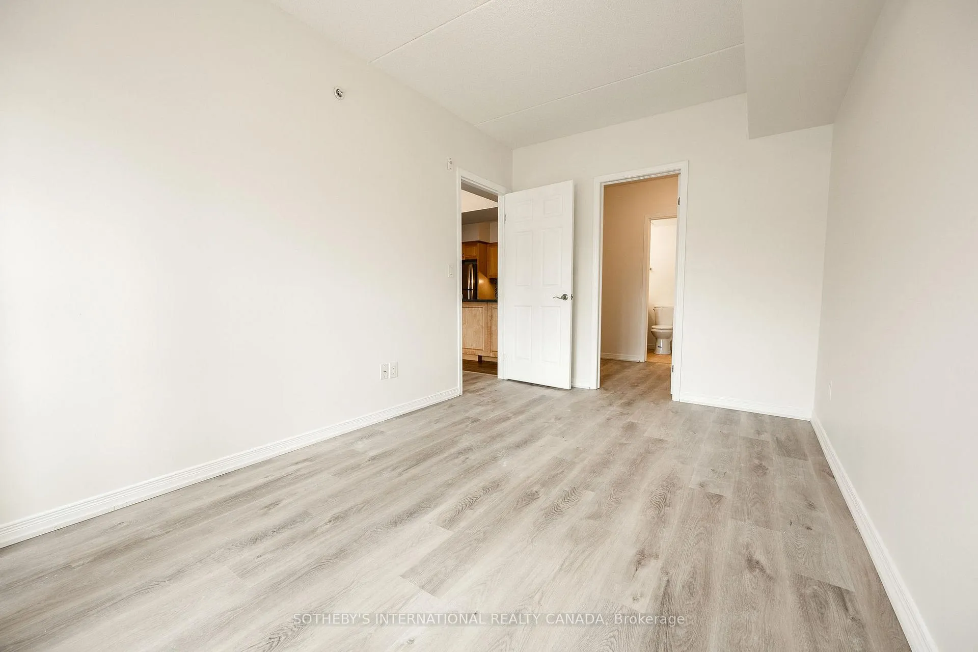 Photo 16 of Unit 502, 155 Water Street S, Cambridge — HOMEH