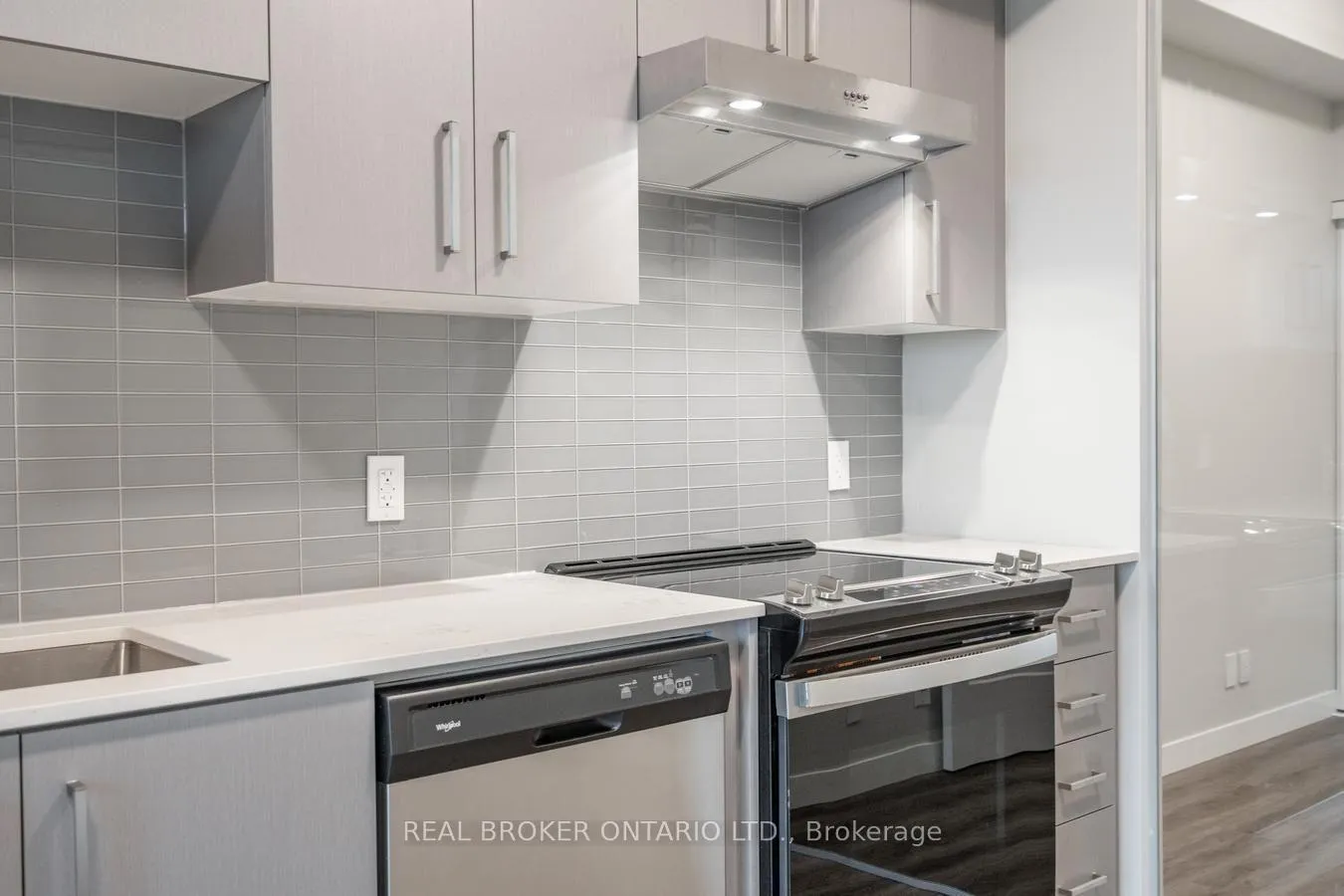 Photo 6 of Unit 906, 15 Queen Street S, Hamilton, Central — HOMEH