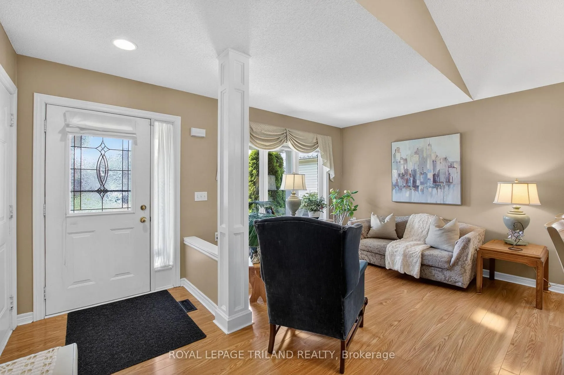 Photo 4 of 1719 Devos Drive, London, North C — HOMEH