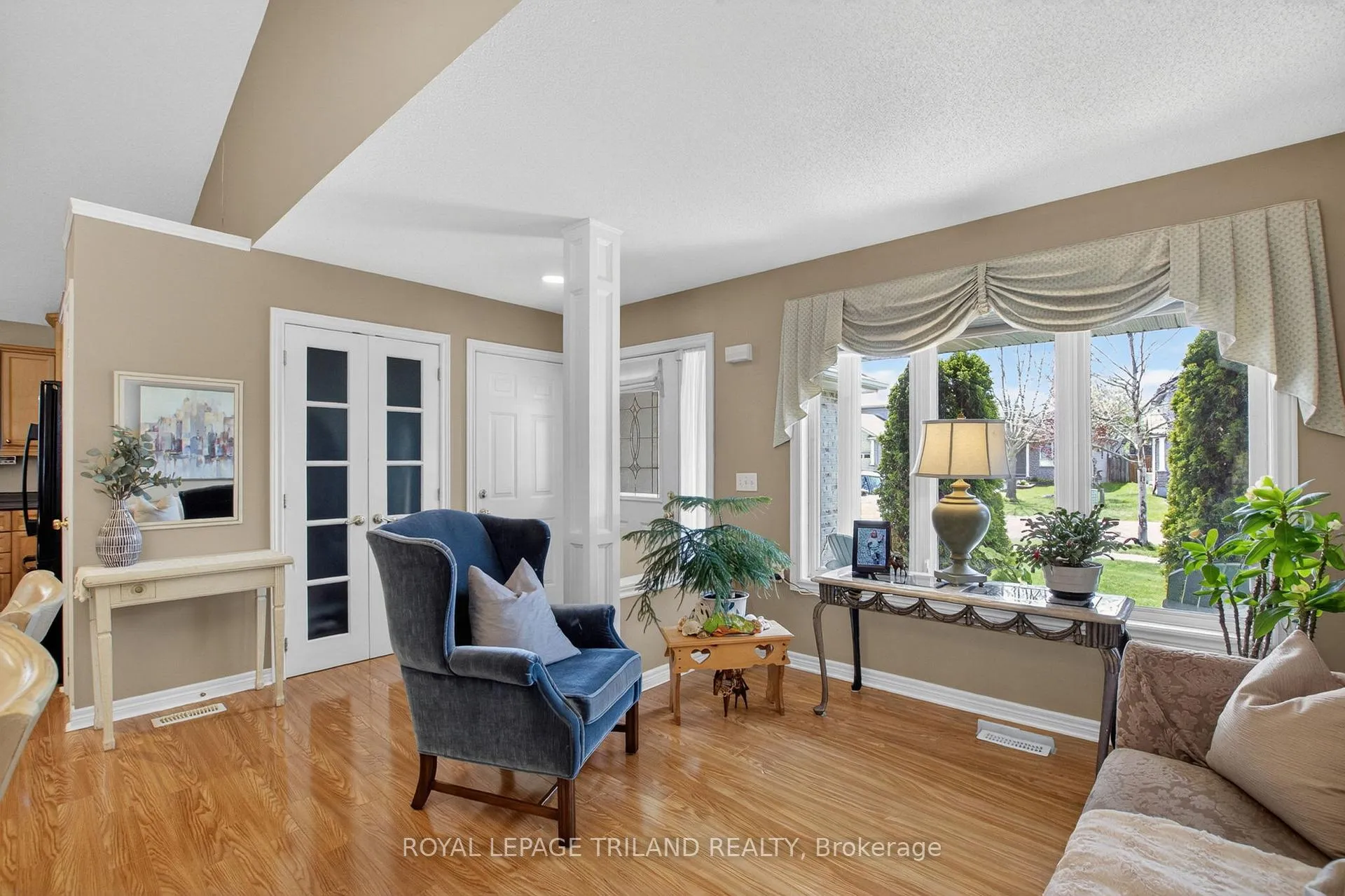 Photo 6 of 1719 Devos Drive, London, North C — HOMEH