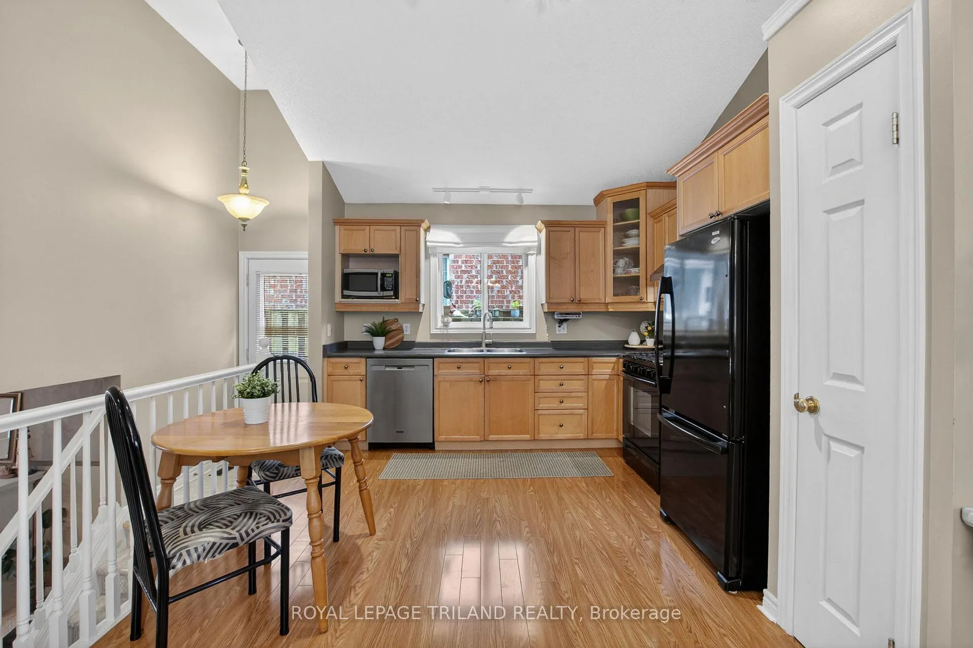 Photo 9 of 1719 Devos Drive, London, North C — HOMEH