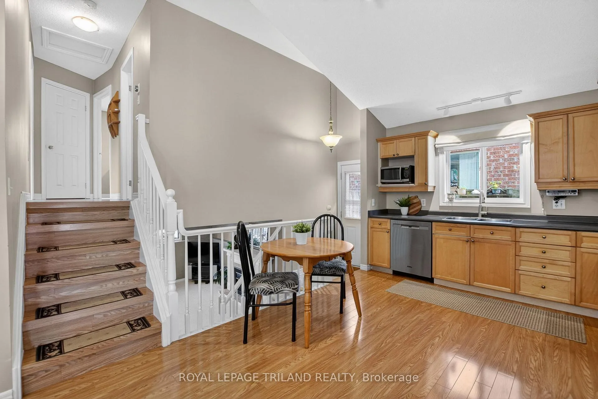 Photo 10 of 1719 Devos Drive, London, North C — HOMEH