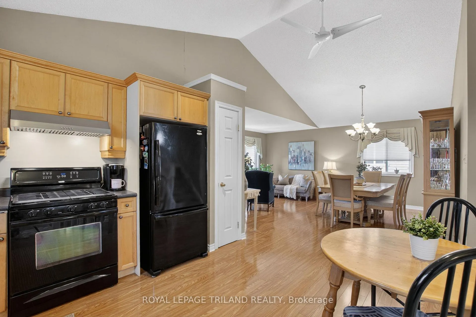 Photo 13 of 1719 Devos Drive, London, North C — HOMEH