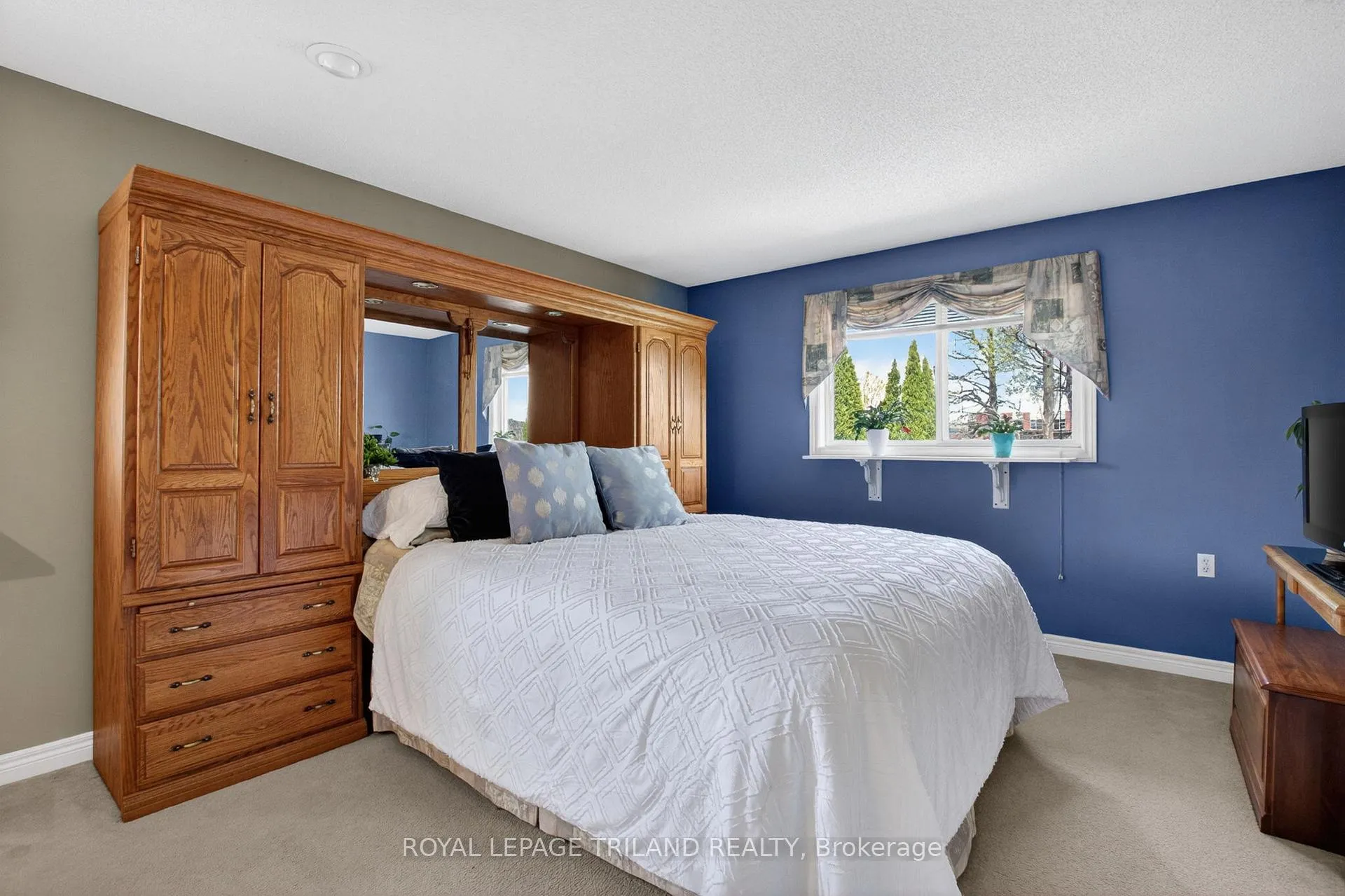 Photo 14 of 1719 Devos Drive, London, North C — HOMEH
