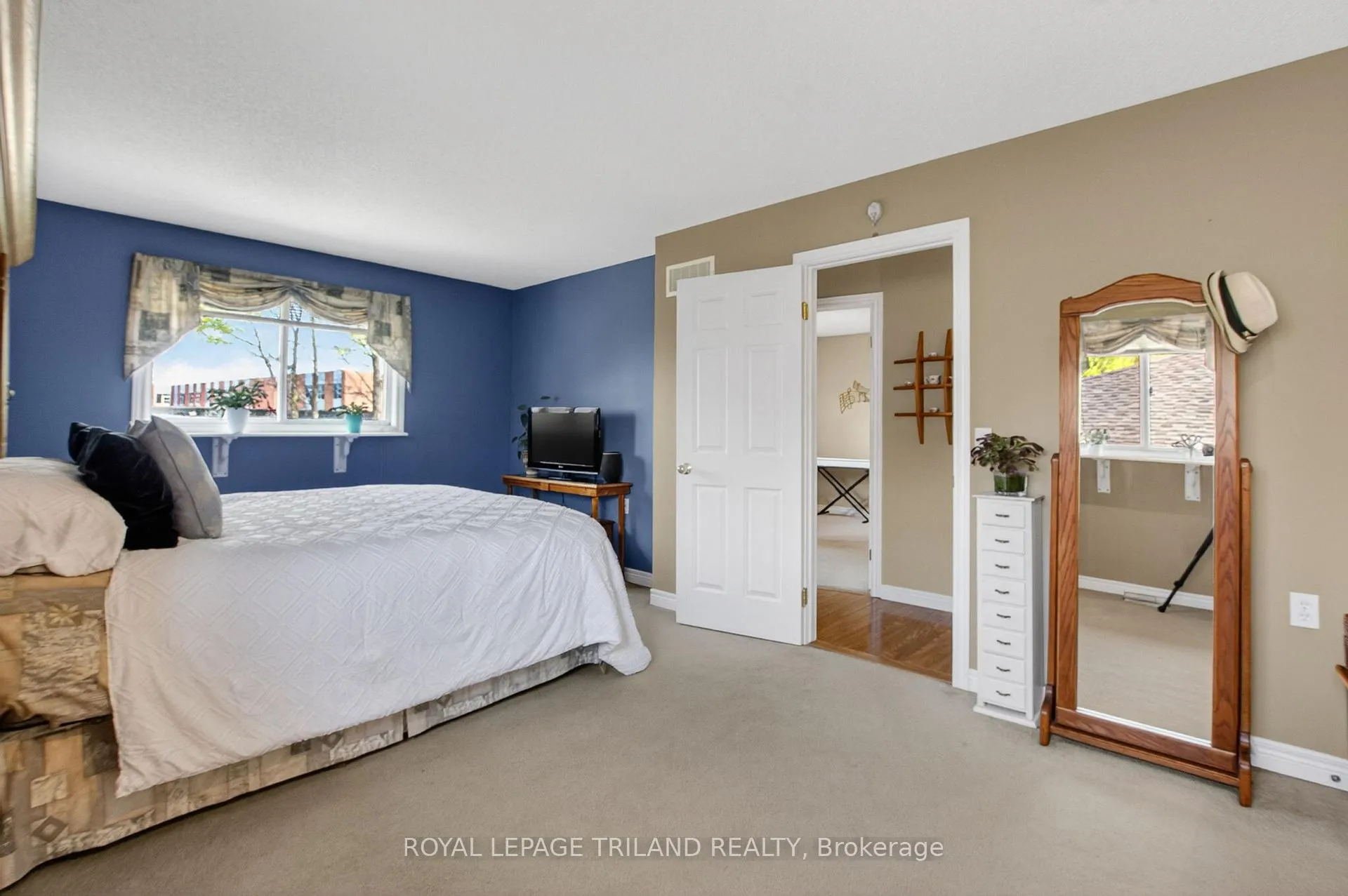 Photo 15 of 1719 Devos Drive, London, North C — HOMEH