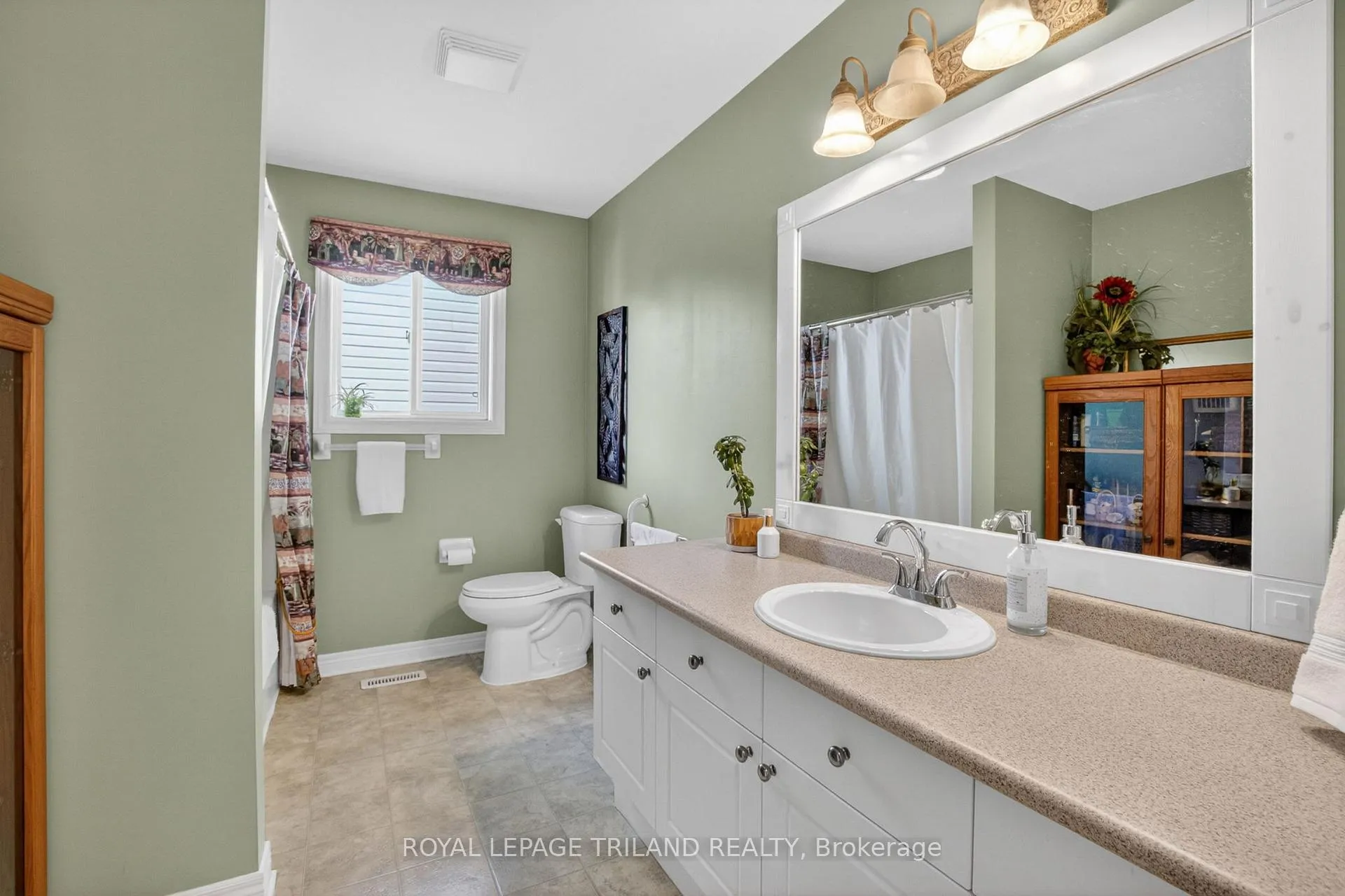 Photo 17 of 1719 Devos Drive, London, North C — HOMEH