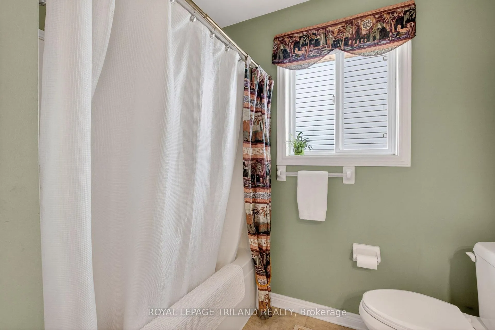 Photo 18 of 1719 Devos Drive, London, North C — HOMEH