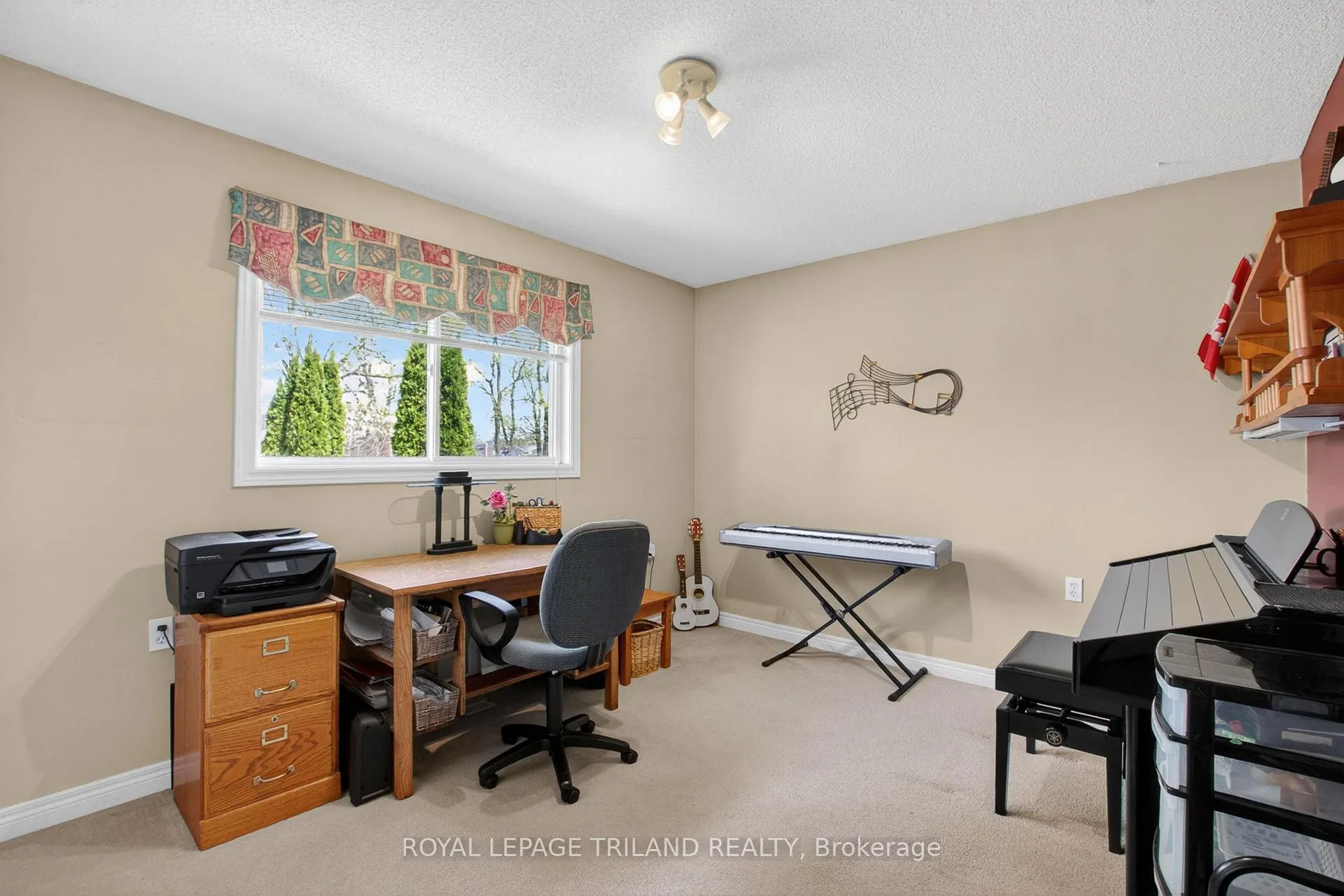 Photo 19 of 1719 Devos Drive, London, North C — HOMEH