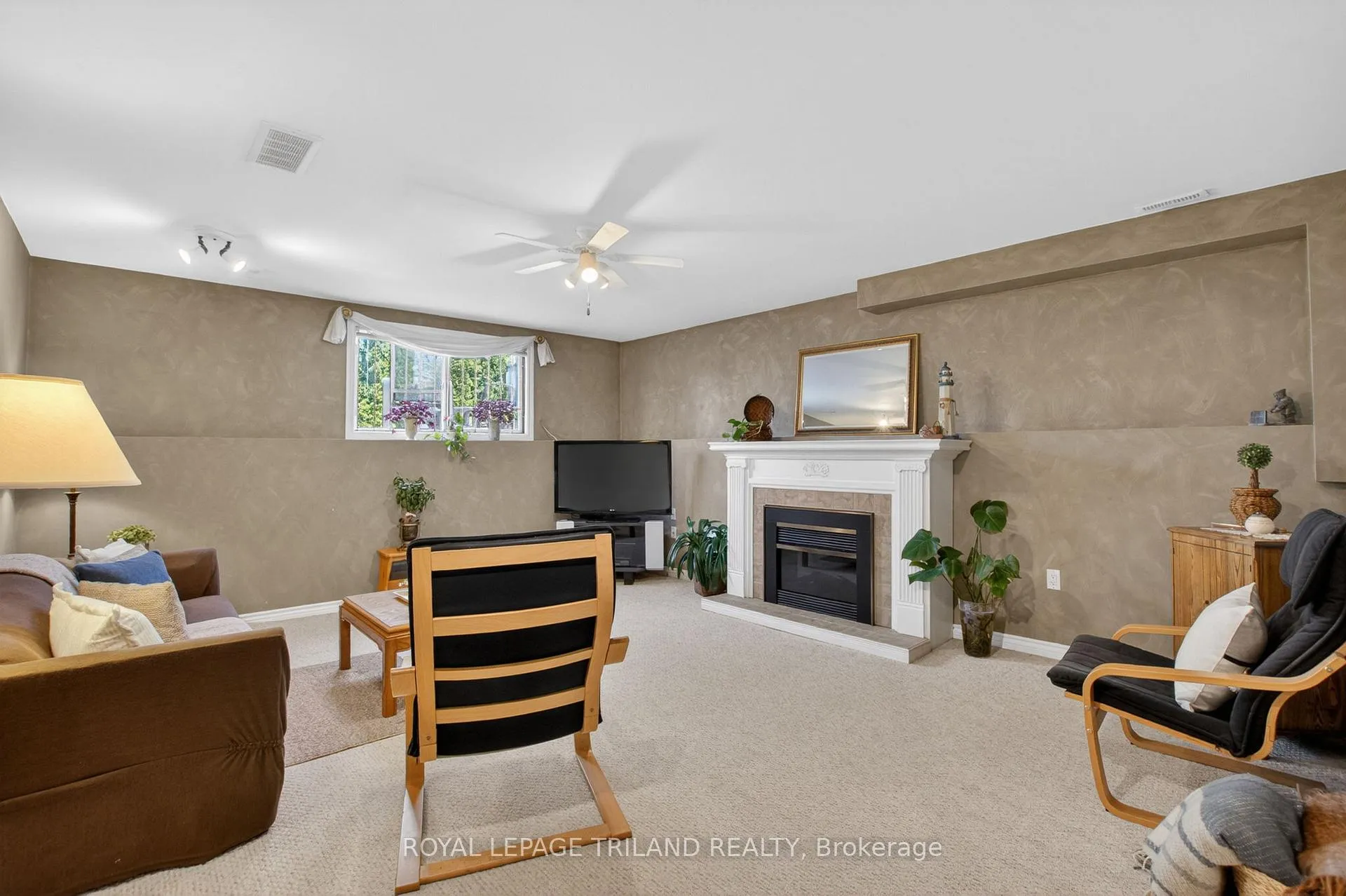 Photo 24 of 1719 Devos Drive, London, North C — HOMEH