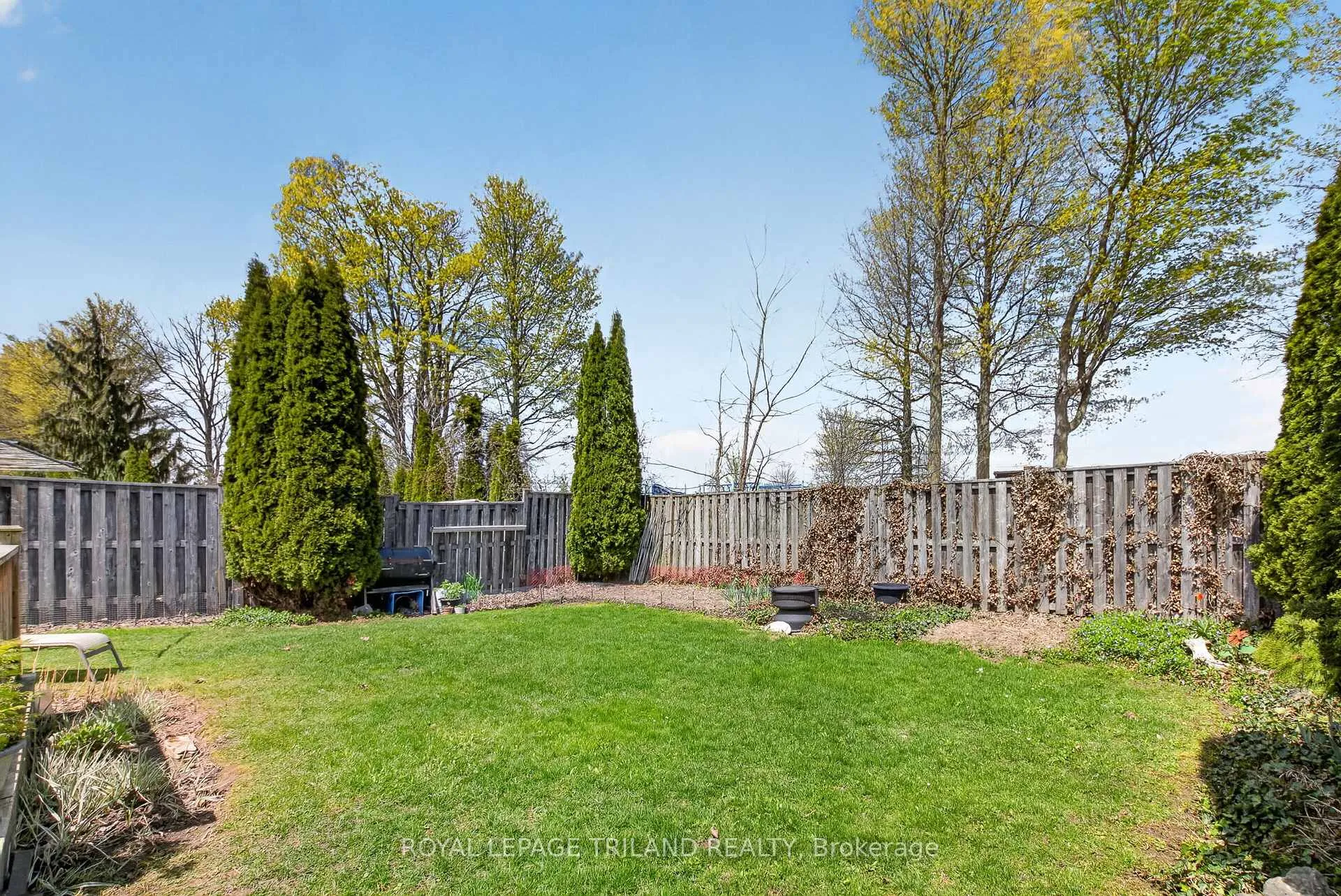 Photo 31 of 1719 Devos Drive, London, North C — HOMEH