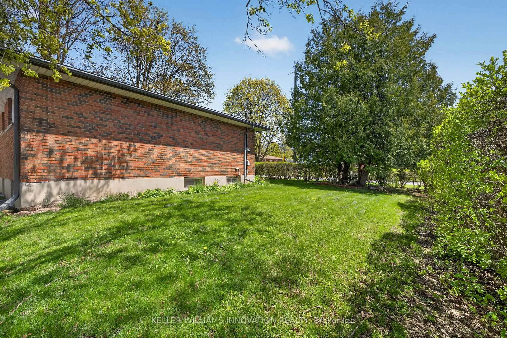 Photo 35 of 65 Algoma Drive, Guelph, Victoria North — HOMEH