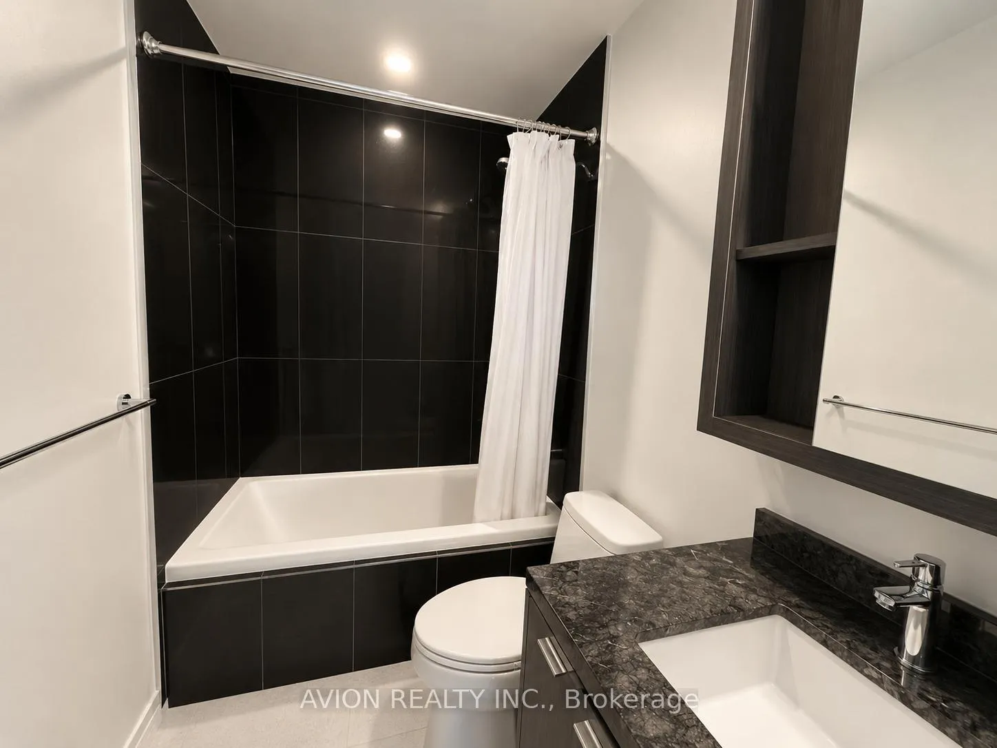 Photo 7 of Unit 4011, 125 Blue Jays Way, Toronto, Waterfront Communities — HOMEH