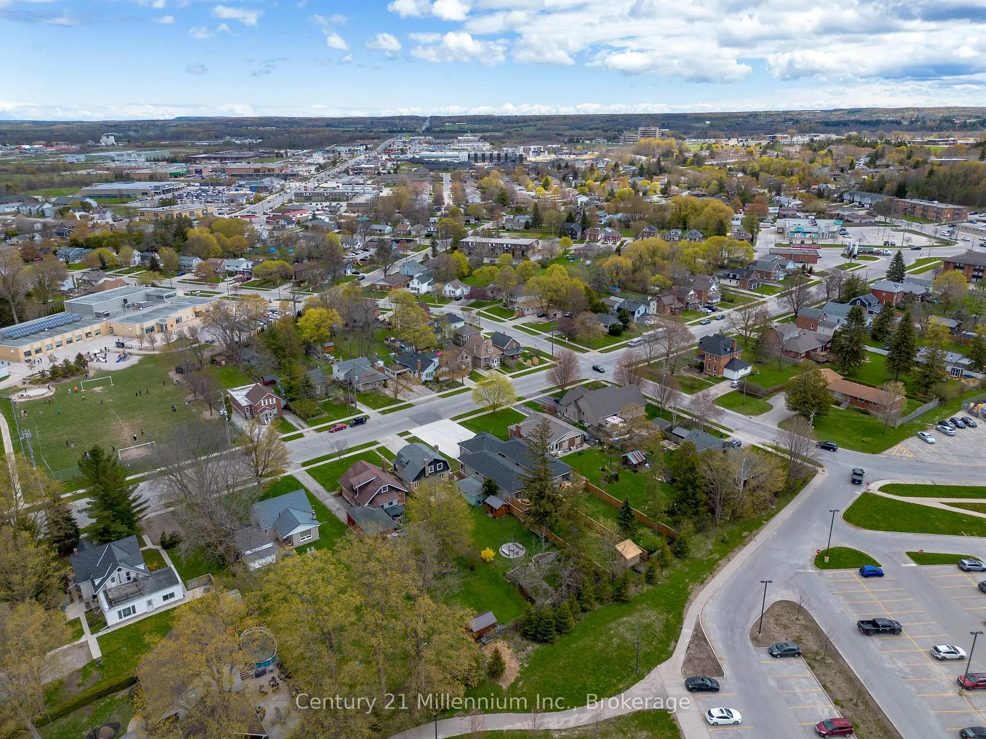 Photo 5 of 745 15th Street E, Owen Sound — HOMEH