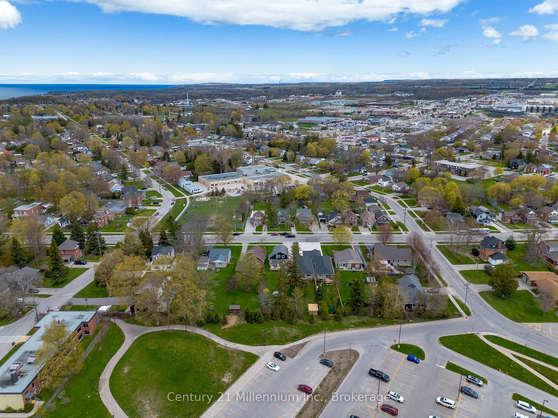 Photo 6 of 745 15th Street E, Owen Sound — HOMEH