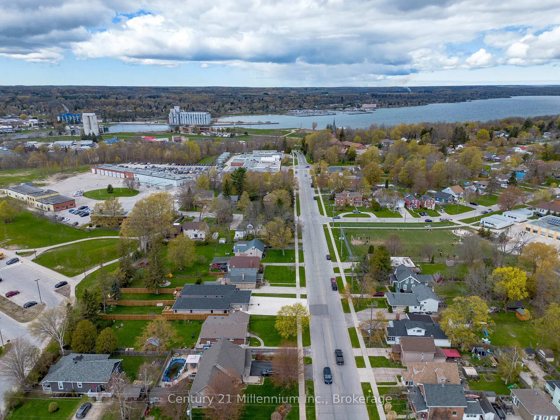 Photo 7 of 745 15th Street E, Owen Sound — HOMEH