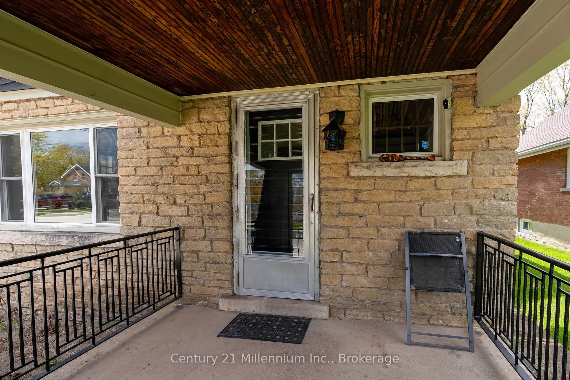 Photo 9 of 745 15th Street E, Owen Sound — HOMEH