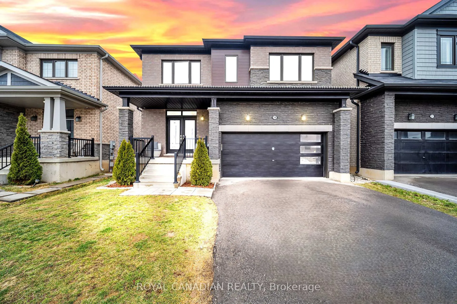 Photo 3 of 19 Richard William Drive, Haldimand — HOMEH