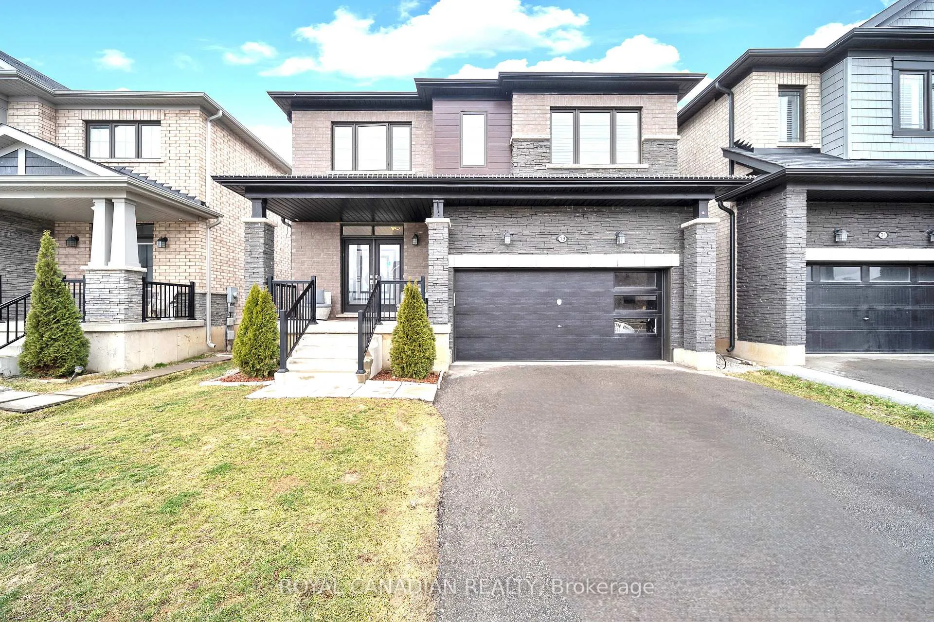 Photo 4 of 19 Richard William Drive, Haldimand — HOMEH