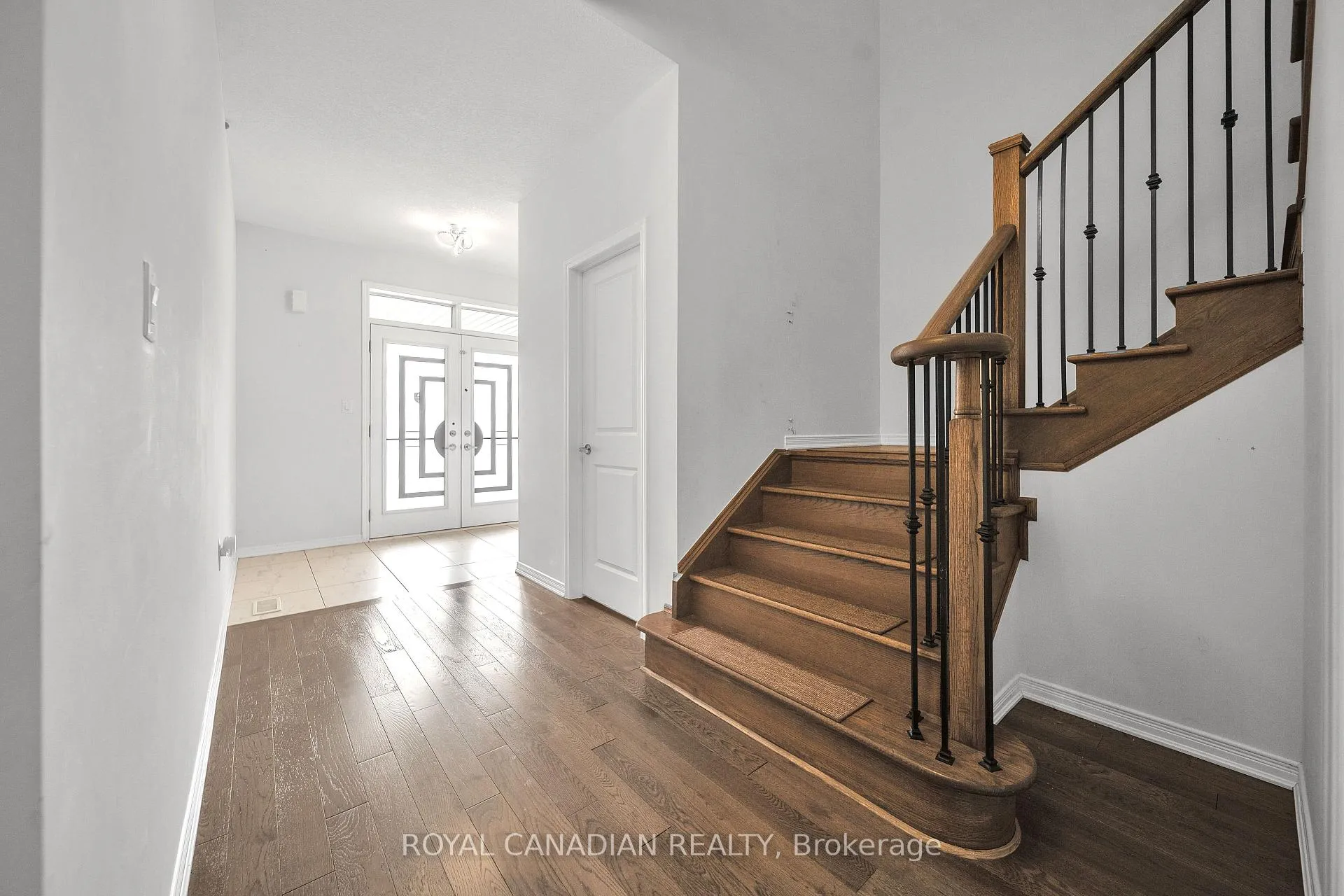 Photo 9 of 19 Richard William Drive, Haldimand — HOMEH