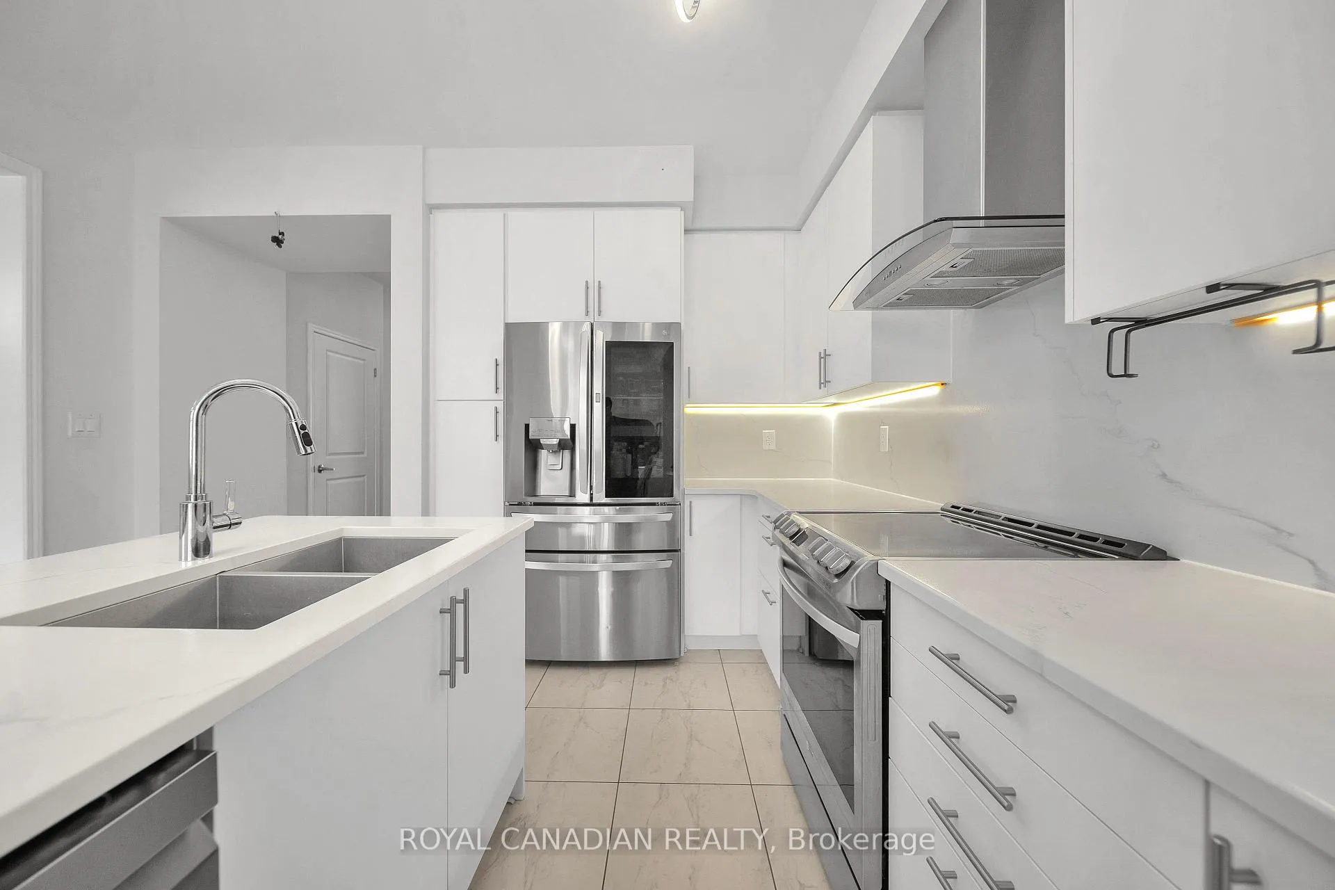Photo 15 of 19 Richard William Drive, Haldimand — HOMEH