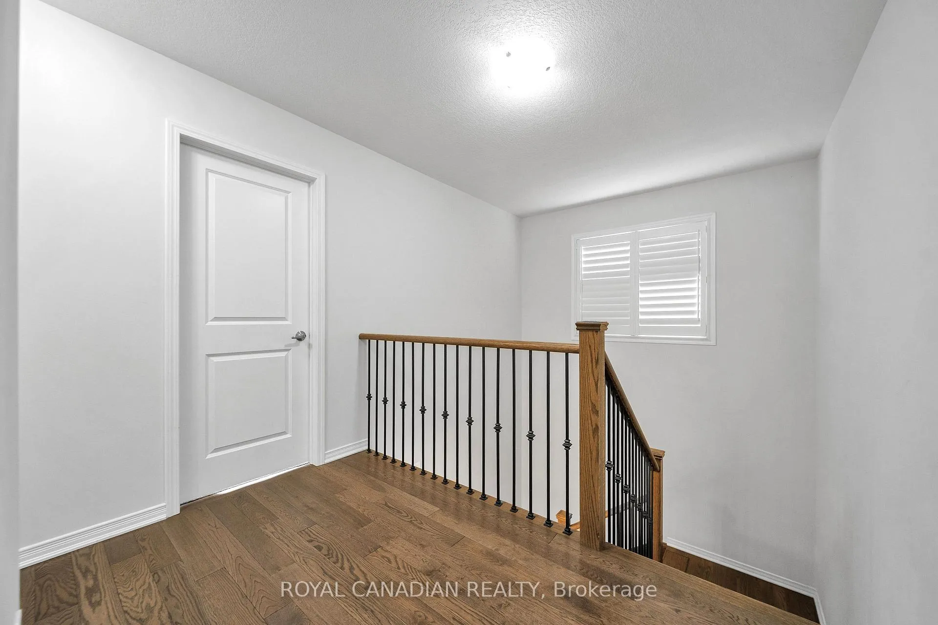 Photo 21 of 19 Richard William Drive, Haldimand — HOMEH