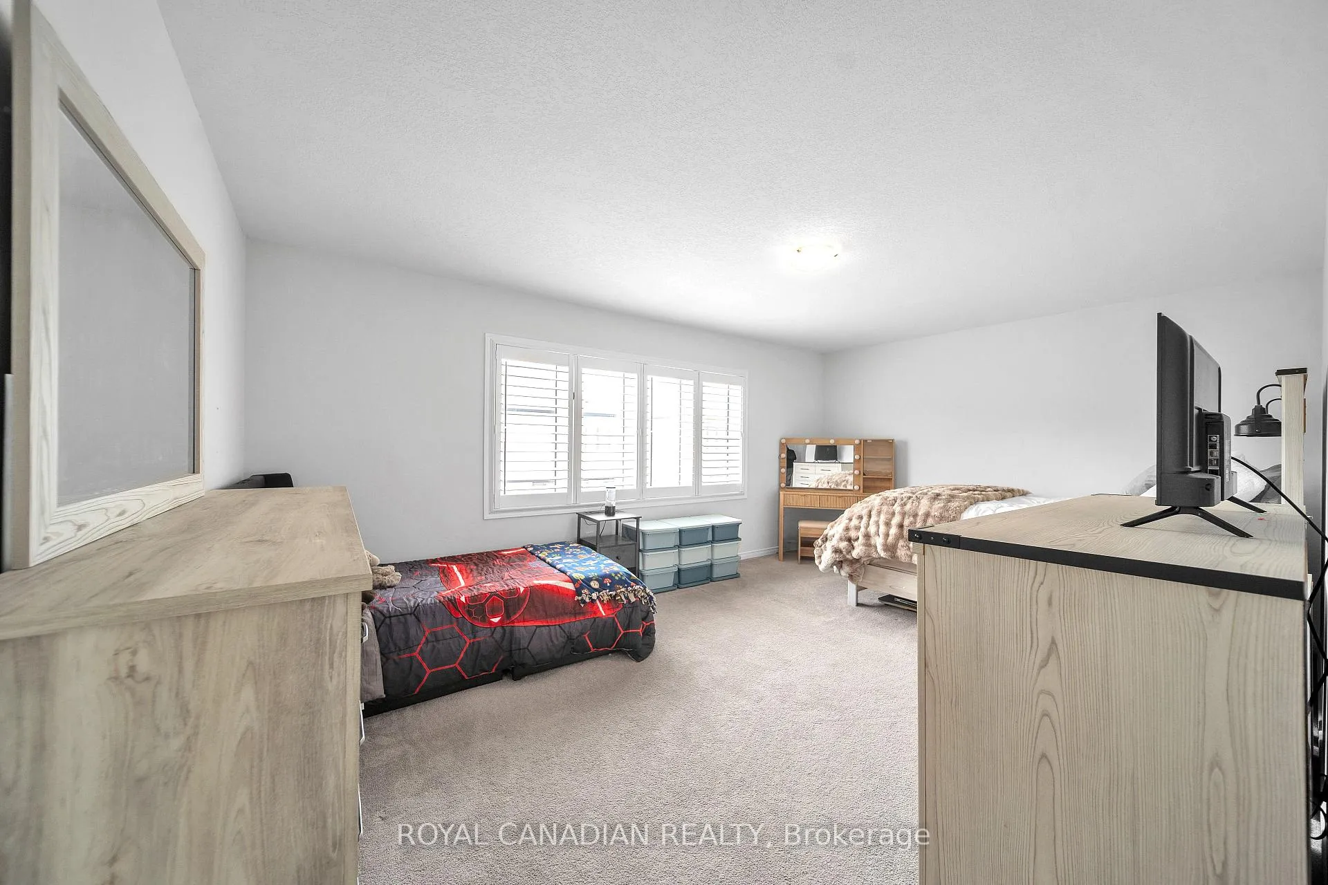 Photo 22 of 19 Richard William Drive, Haldimand — HOMEH