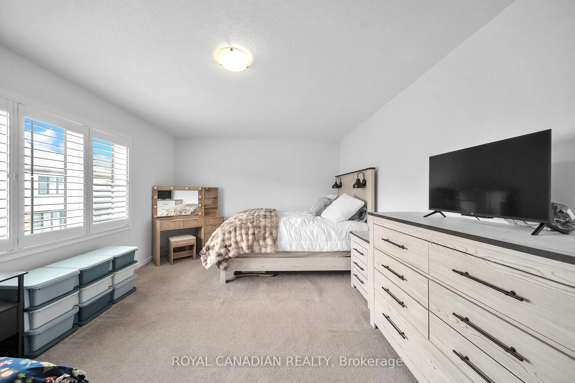Photo 23 of 19 Richard William Drive, Haldimand — HOMEH