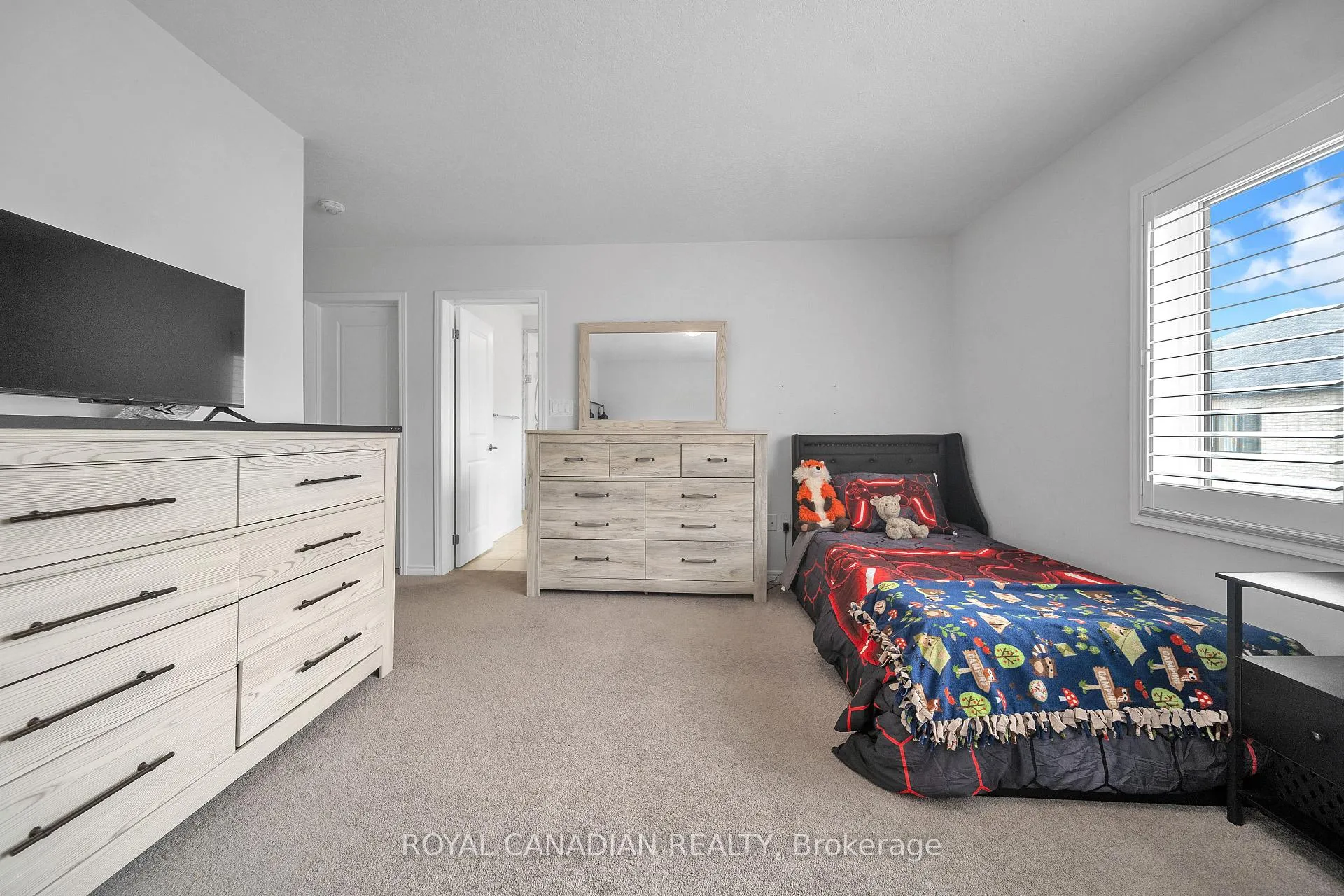 Photo 25 of 19 Richard William Drive, Haldimand — HOMEH