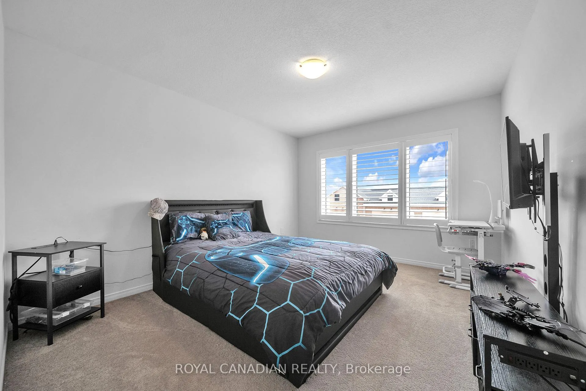 Photo 31 of 19 Richard William Drive, Haldimand — HOMEH