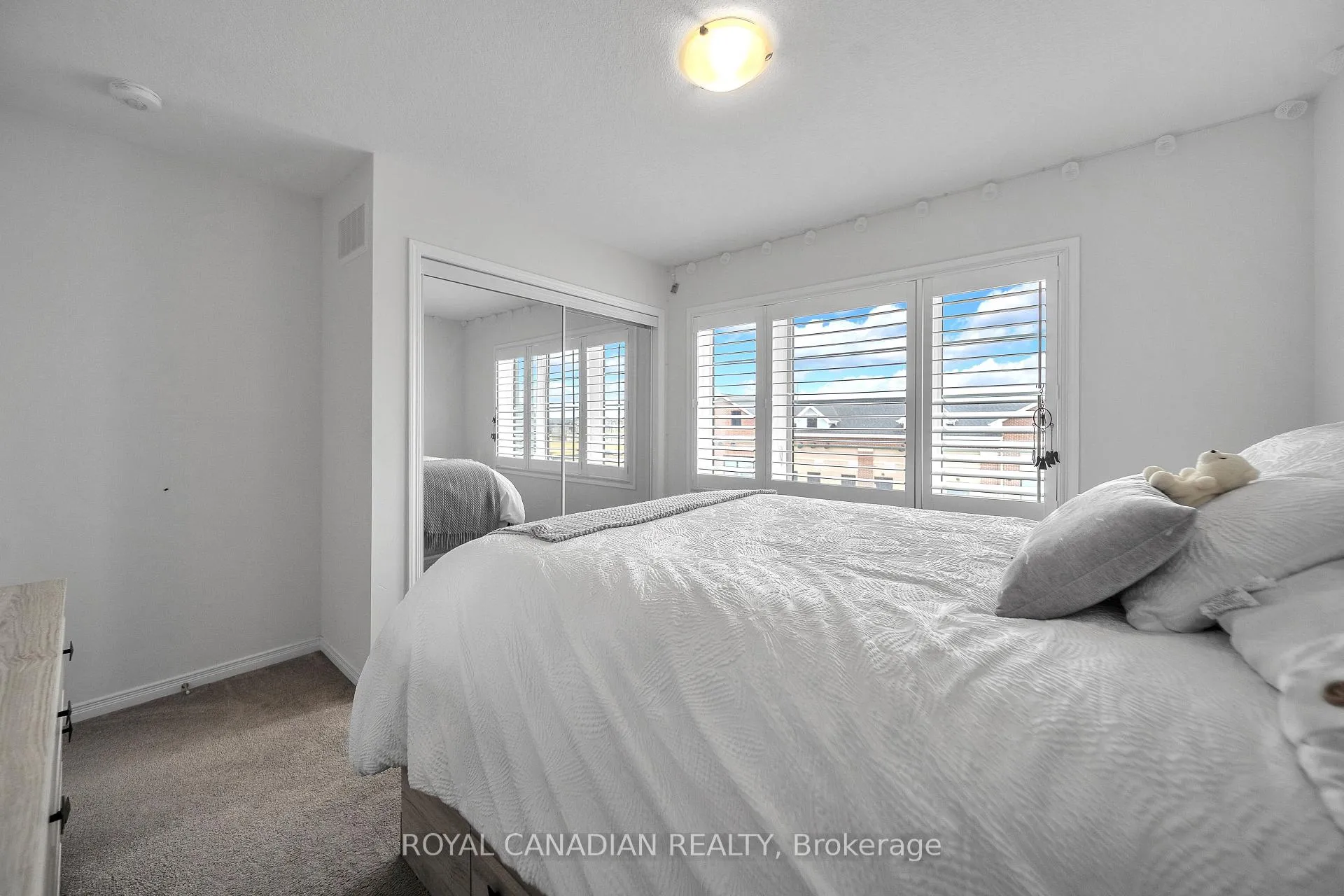 Photo 35 of 19 Richard William Drive, Haldimand — HOMEH