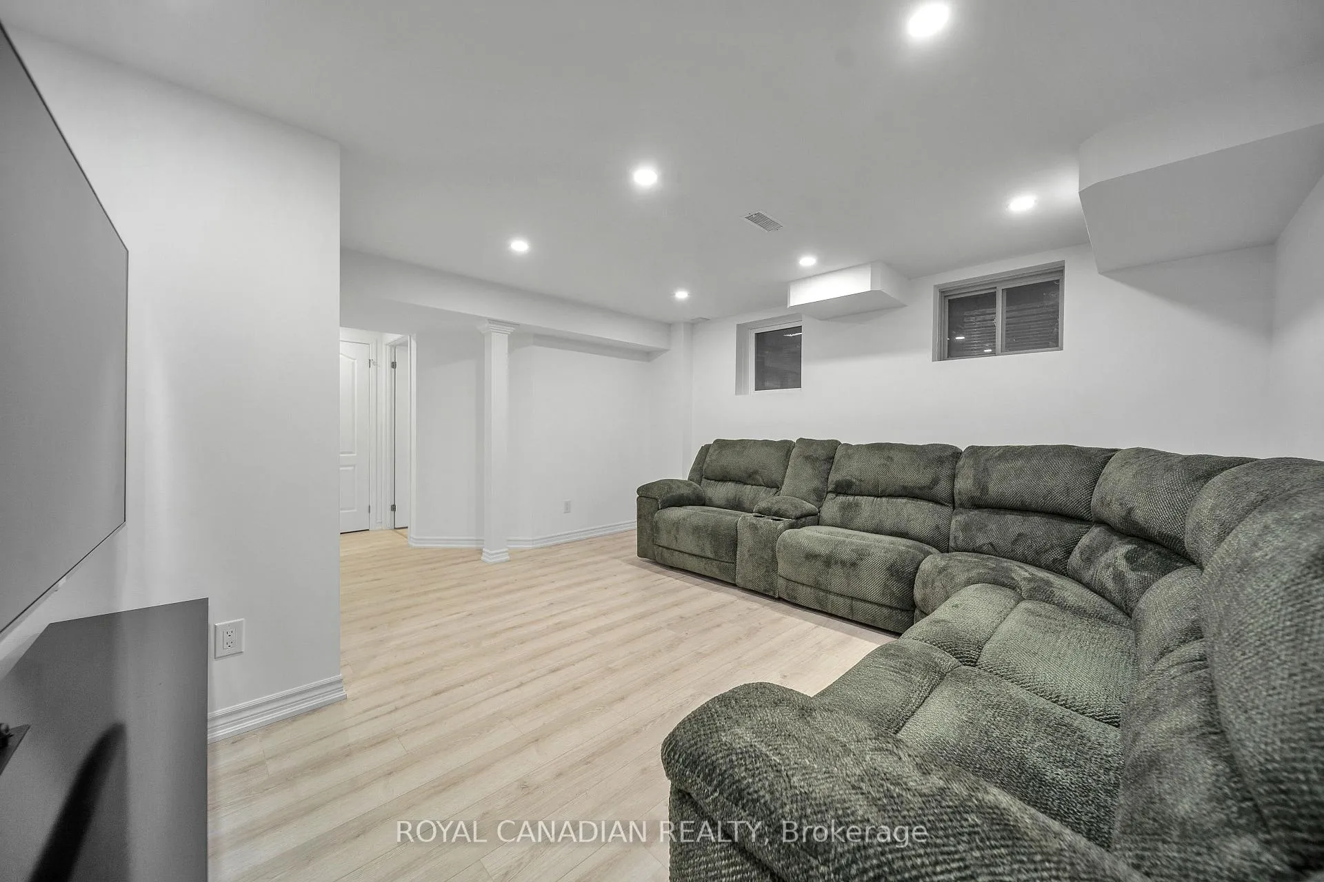 Photo 41 of 19 Richard William Drive, Haldimand — HOMEH