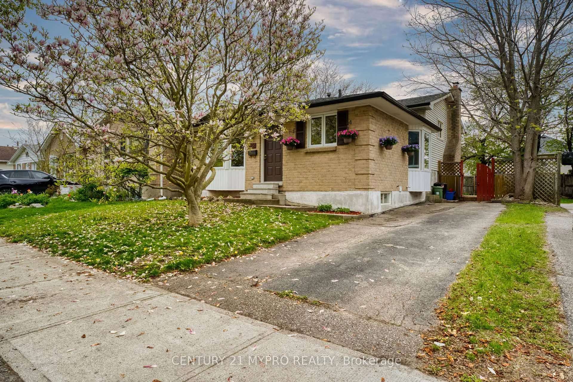 Photo 1 of 122 Olympic Crescent, London, North I — HOMEH