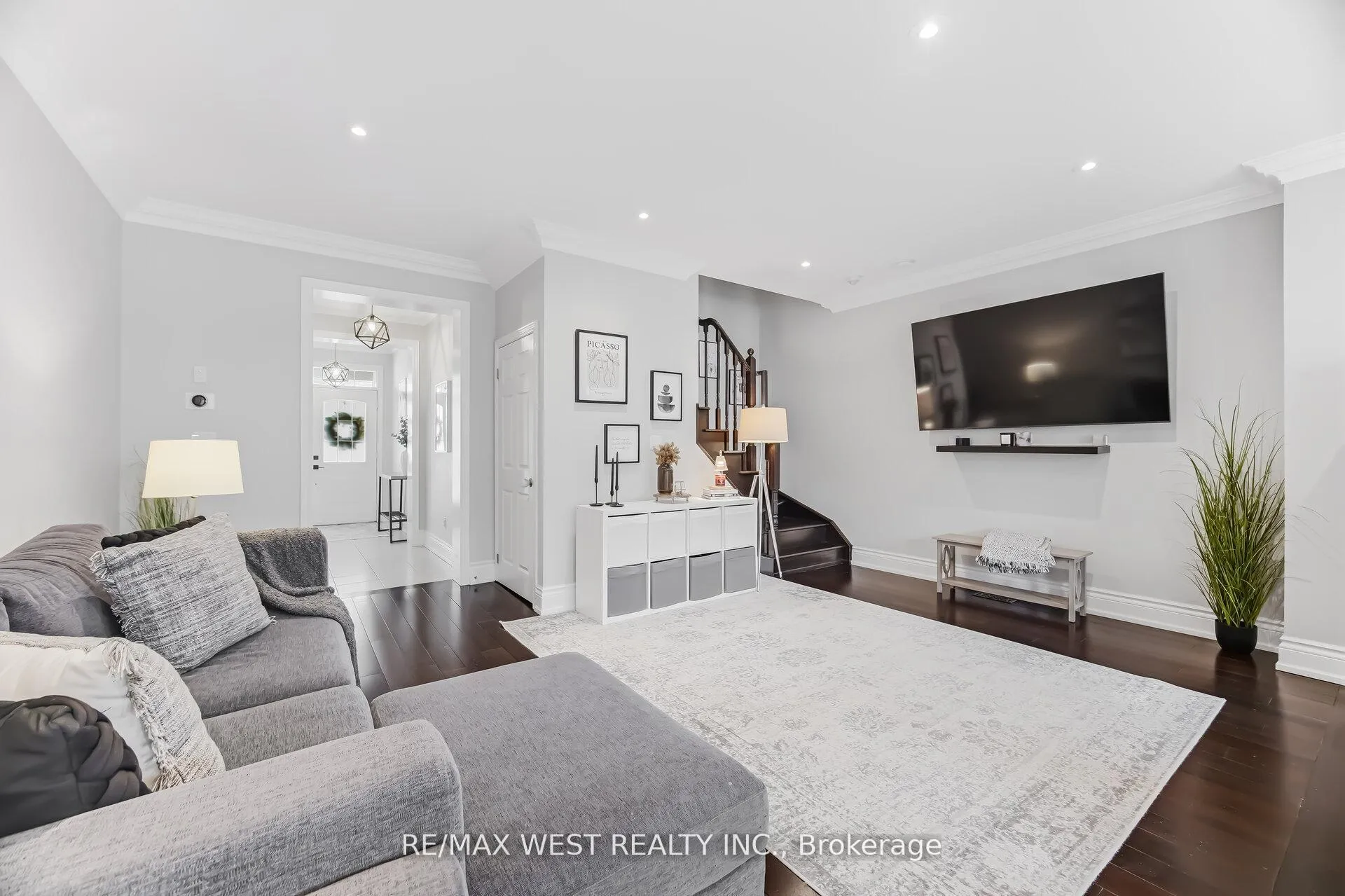 Photo 4 of 10 Weaver Terrace, New Tecumseth, Tottenham — HOMEH