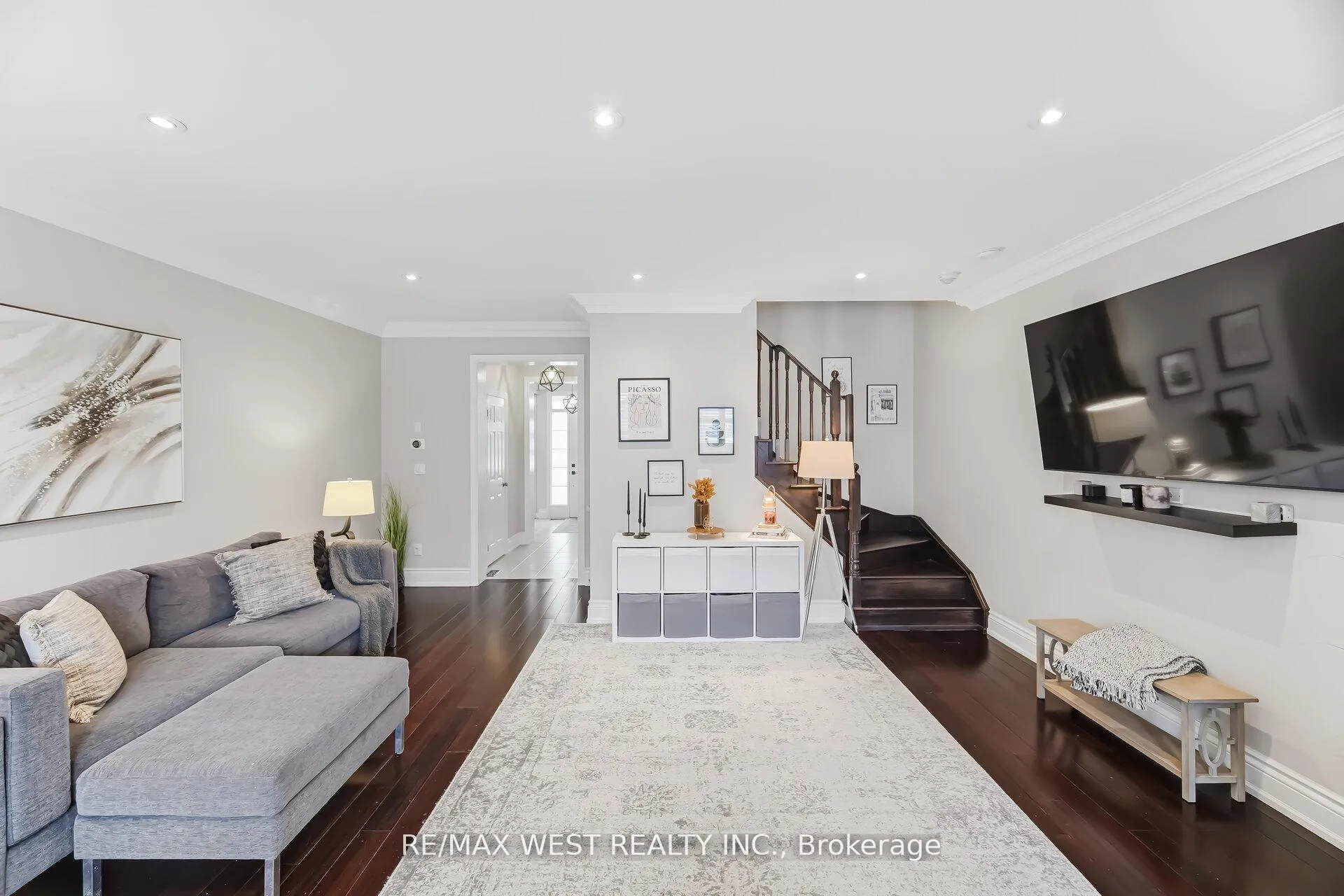 Photo 5 of 10 Weaver Terrace, New Tecumseth, Tottenham — HOMEH