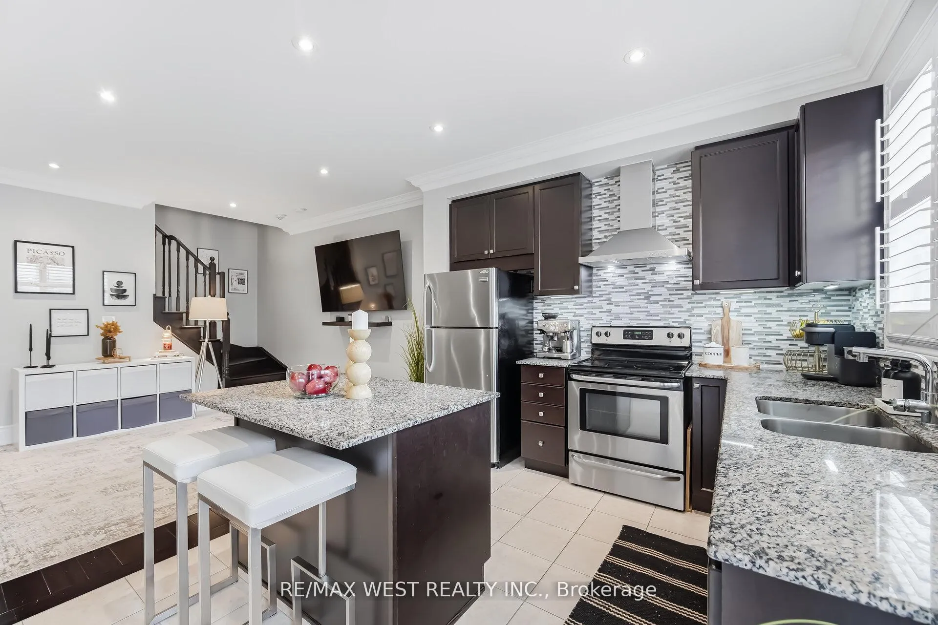 Photo 9 of 10 Weaver Terrace, New Tecumseth, Tottenham — HOMEH