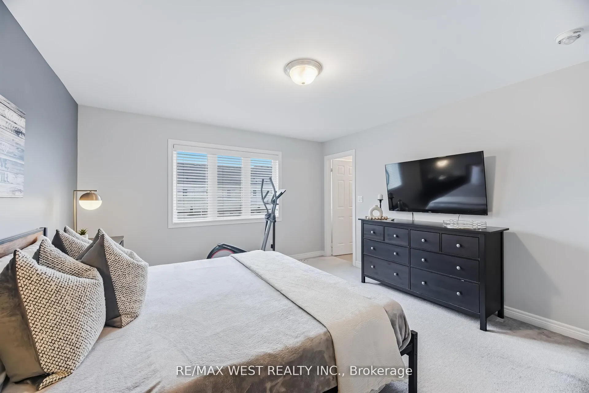 Photo 19 of 10 Weaver Terrace, New Tecumseth, Tottenham — HOMEH