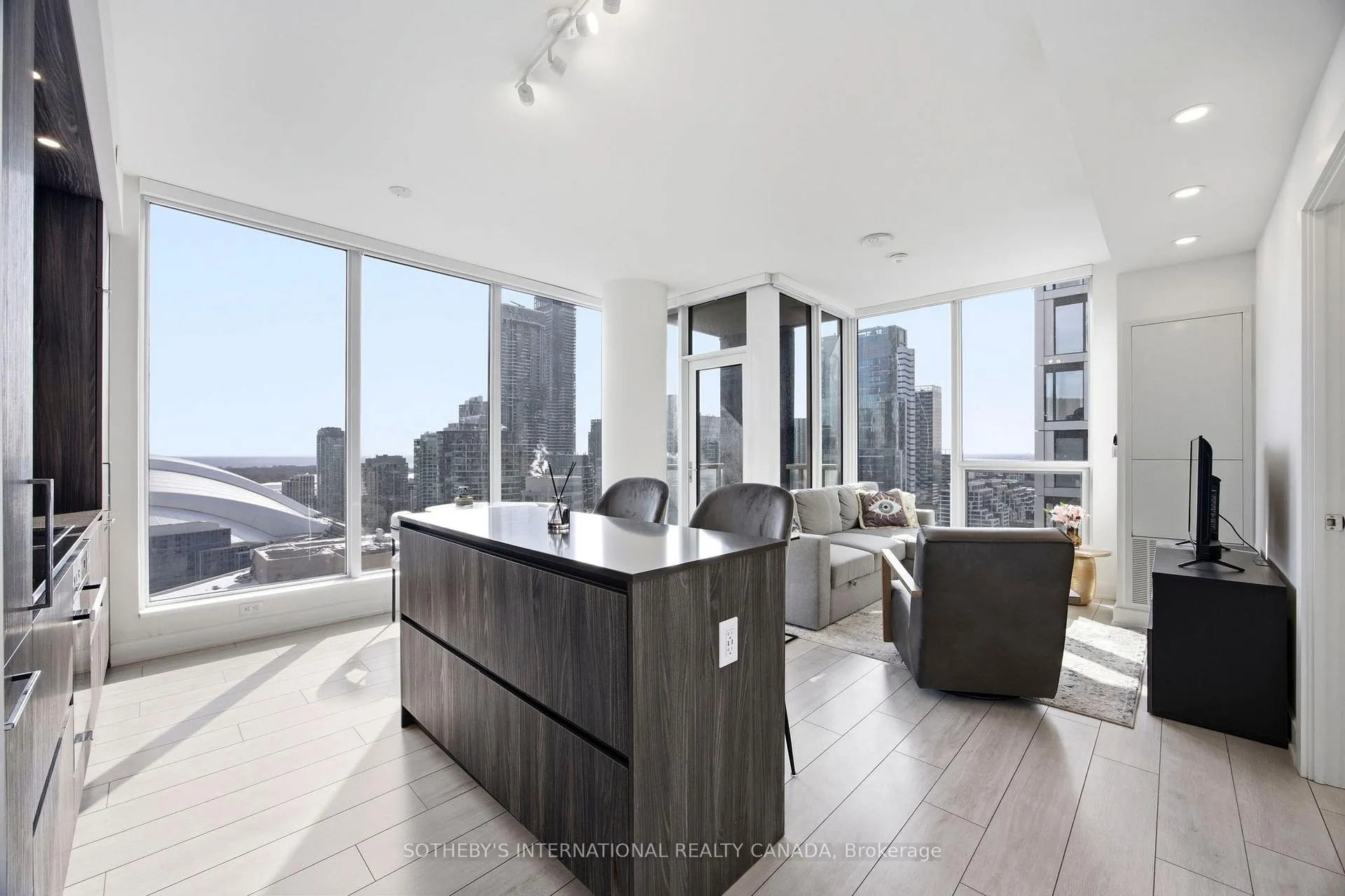 Photo 3 of Unit 2410, 35 Mercer Street, Toronto, Waterfront Communities — HOMEH