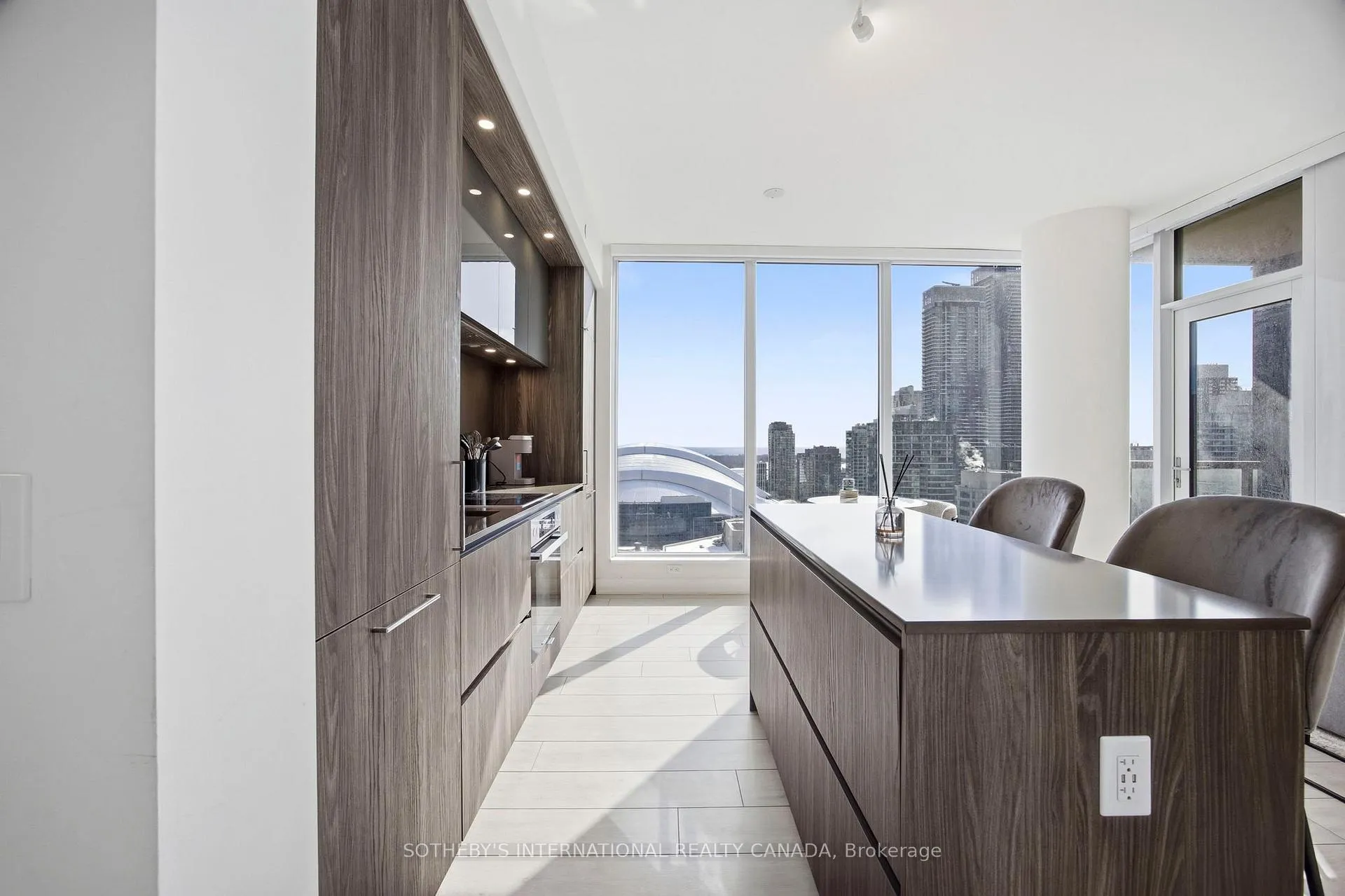 Photo 4 of Unit 2410, 35 Mercer Street, Toronto, Waterfront Communities — HOMEH