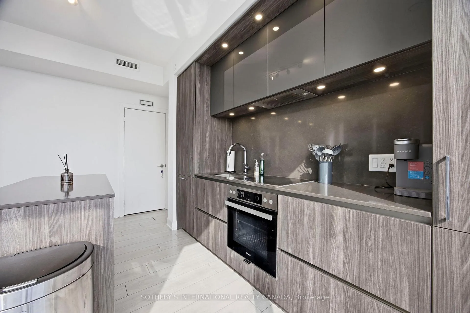 Photo 7 of Unit 2410, 35 Mercer Street, Toronto, Waterfront Communities — HOMEH