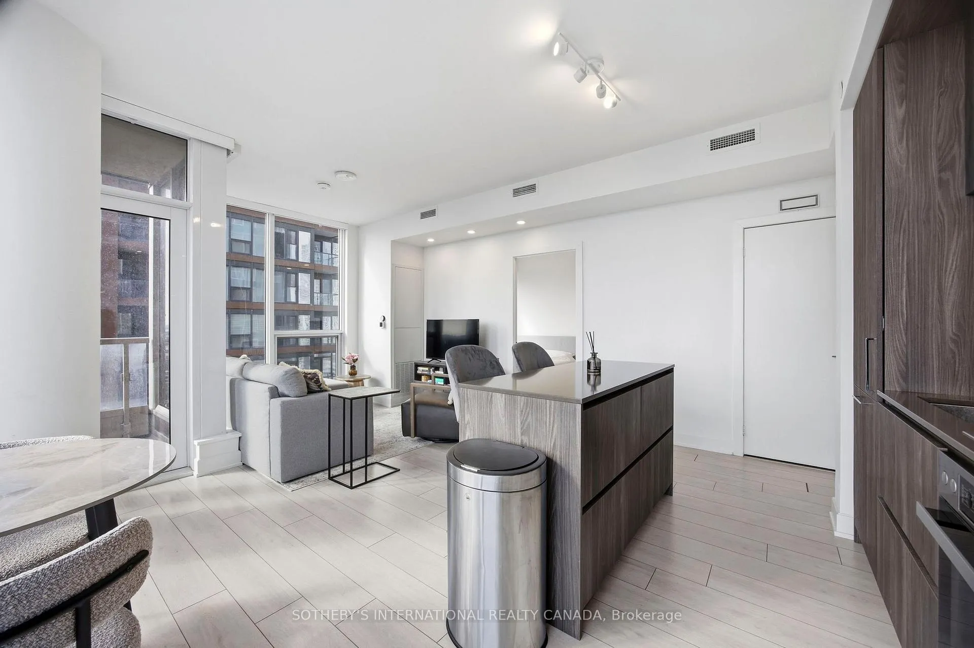 Photo 8 of Unit 2410, 35 Mercer Street, Toronto, Waterfront Communities — HOMEH