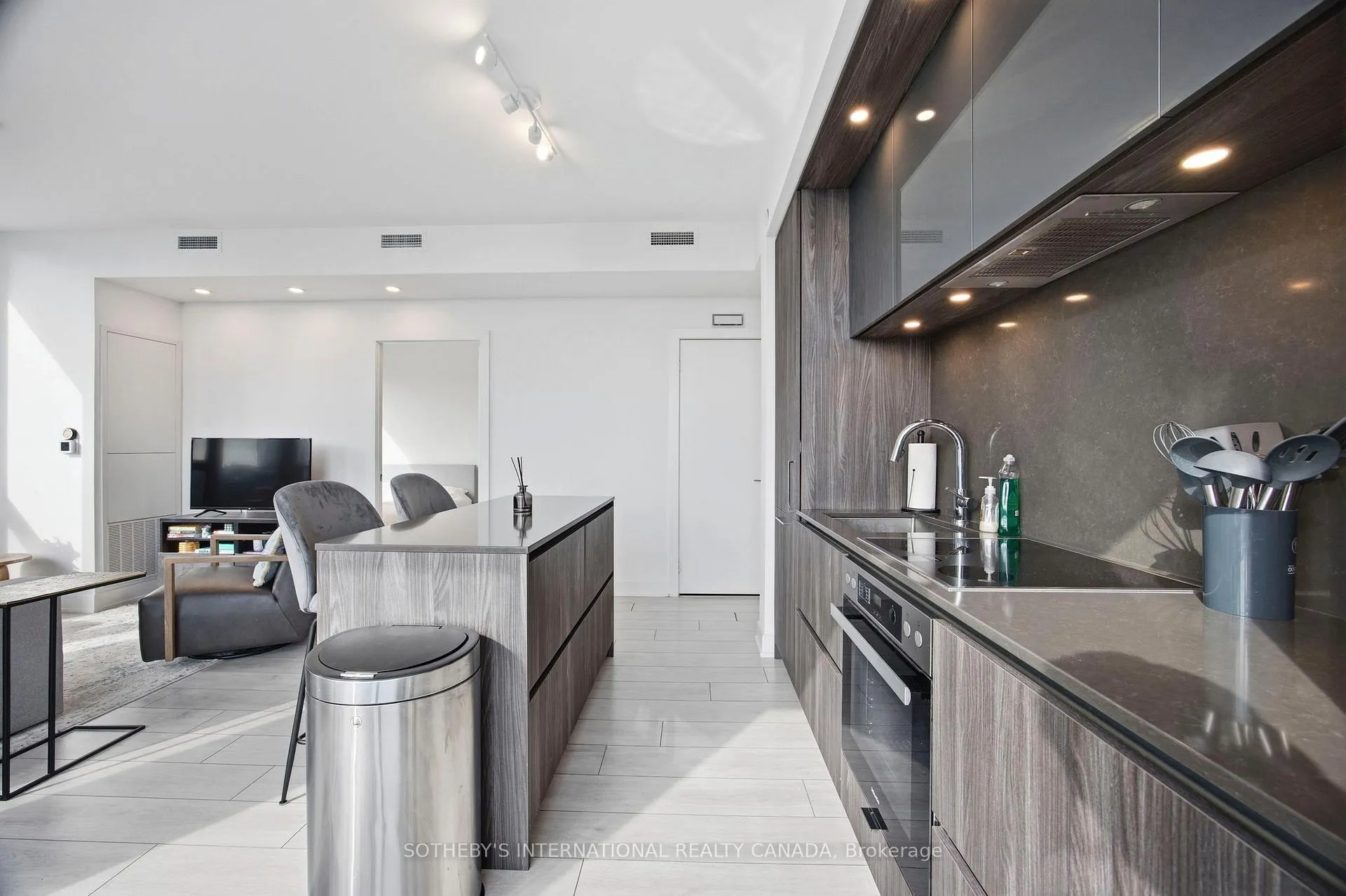 Photo 9 of Unit 2410, 35 Mercer Street, Toronto, Waterfront Communities — HOMEH