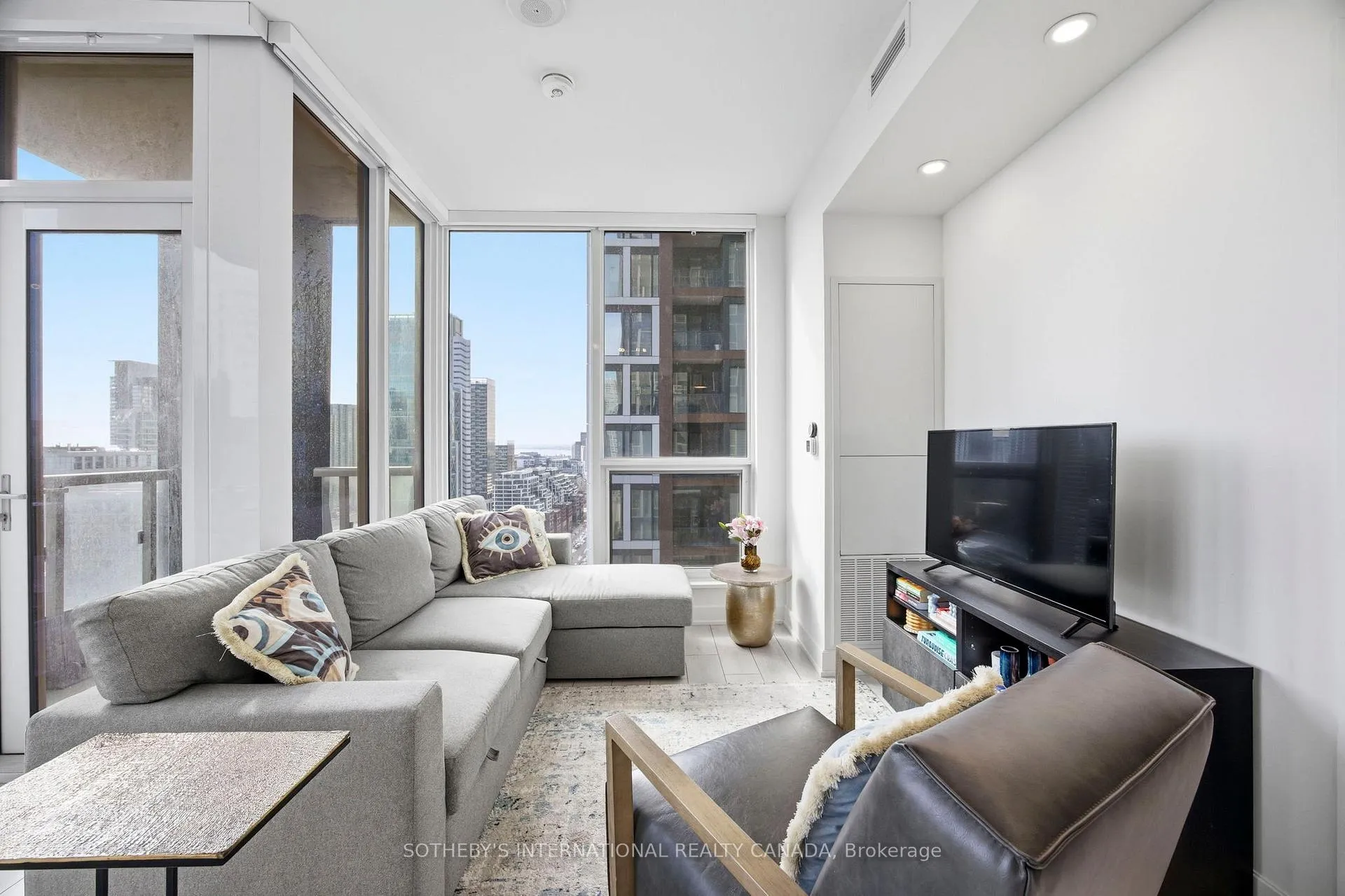 Photo 13 of Unit 2410, 35 Mercer Street, Toronto, Waterfront Communities — HOMEH