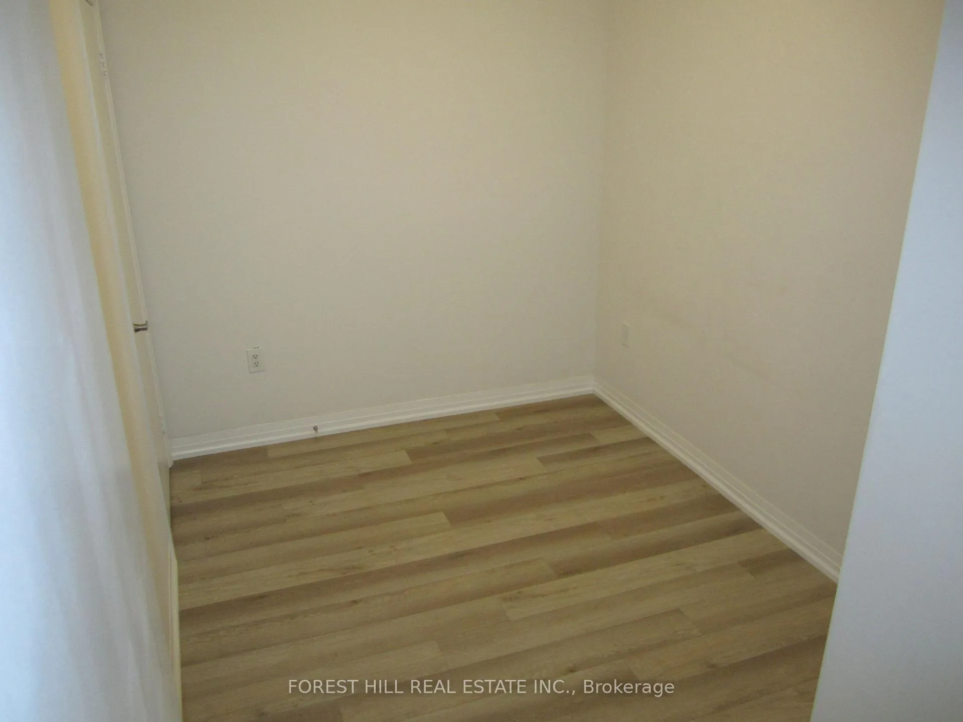 Photo 6 of Unit 311, 8010 Kipling Avenue, Vaughan, West Woodbridge — HOMEH