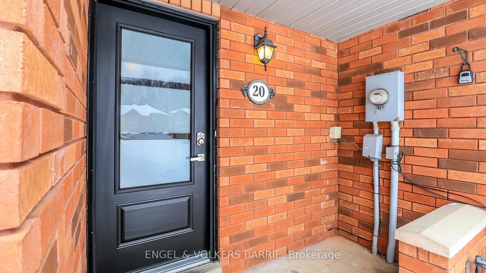 Photo 2 of 20 Kelly Place, Barrie, Allandale — HOMEH