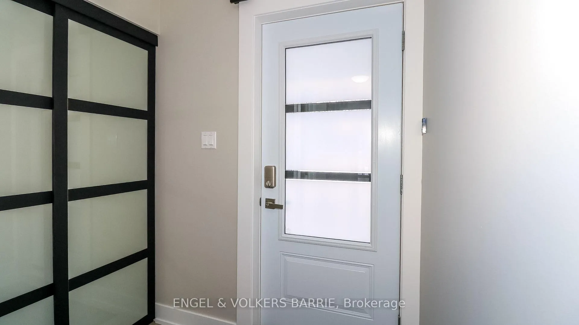Photo 3 of 20 Kelly Place, Barrie, Allandale — HOMEH