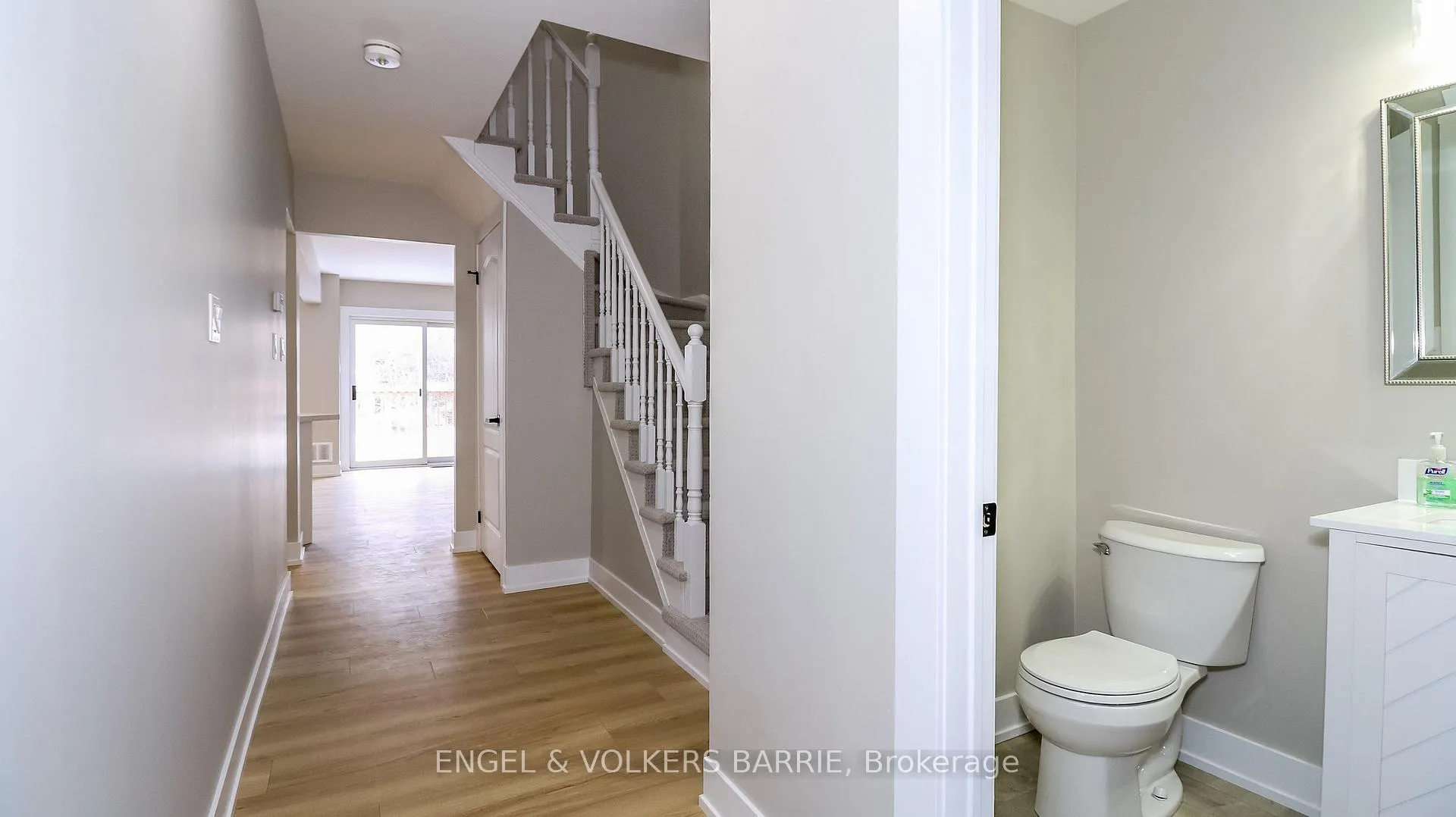 Photo 4 of 20 Kelly Place, Barrie, Allandale — HOMEH